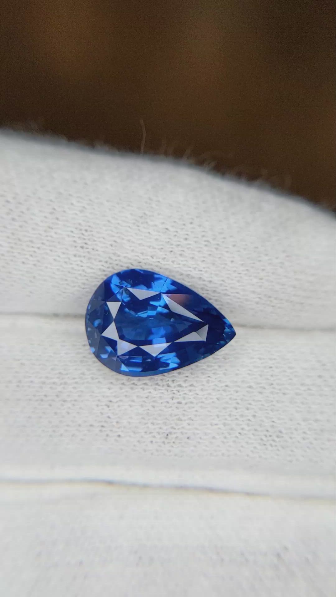 6.05 Ct. Blue Sapphire from Ceylon (Sri Lanka) Size Video