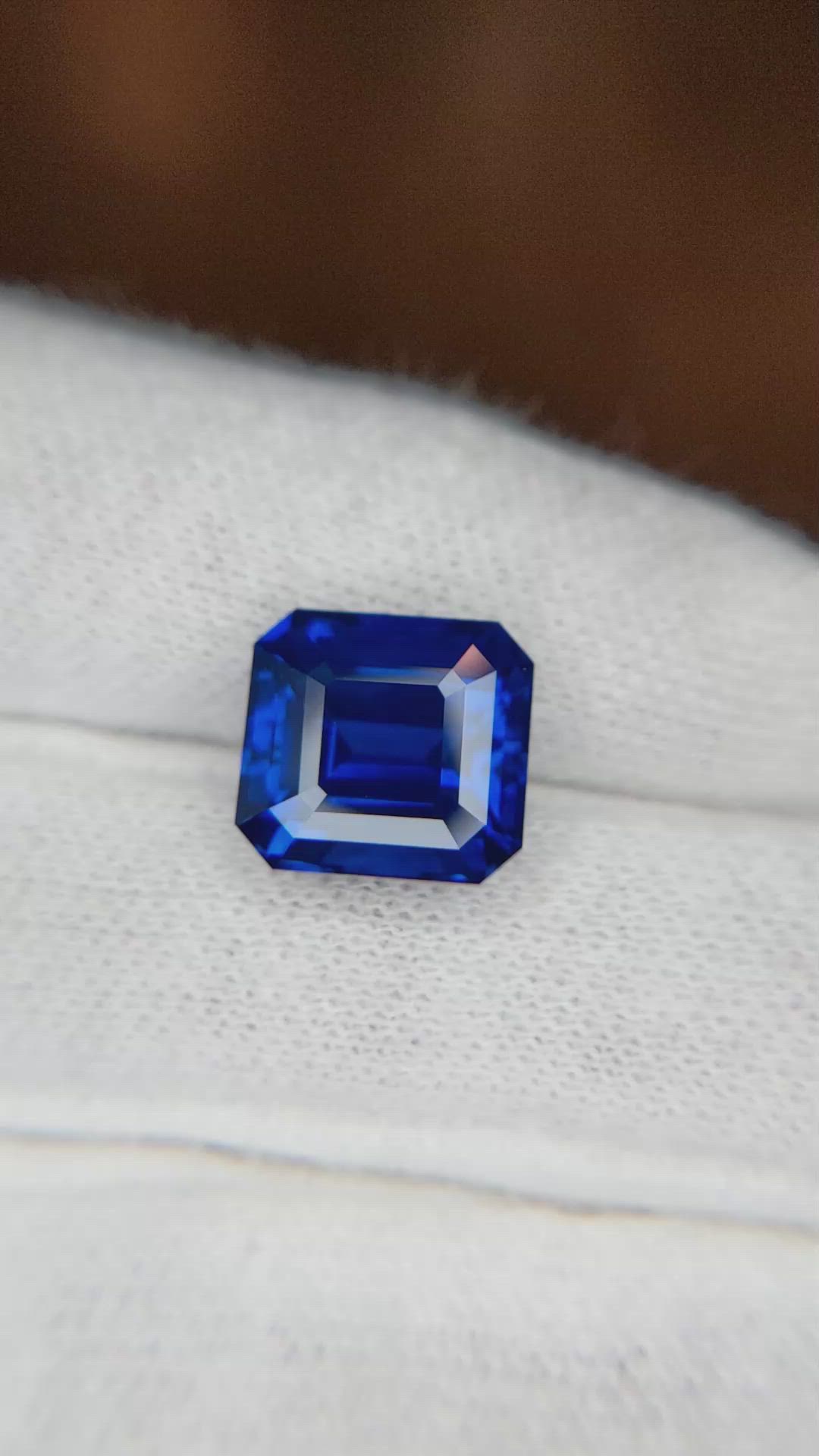 7.57 Ct. Blue Sapphire from Ceylon (Sri Lanka) Size Video