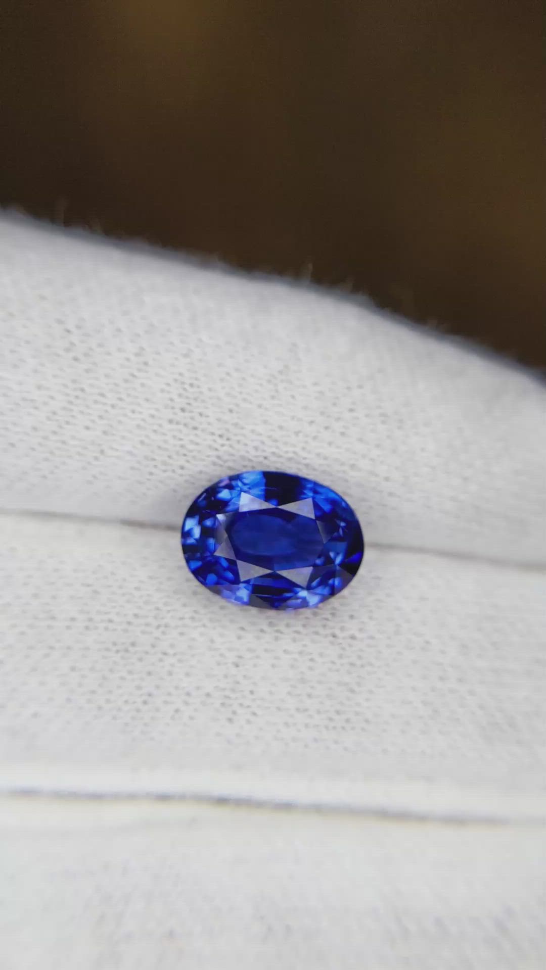 4.13 Ct. Blue Sapphire from Ceylon (Sri Lanka) Size Video