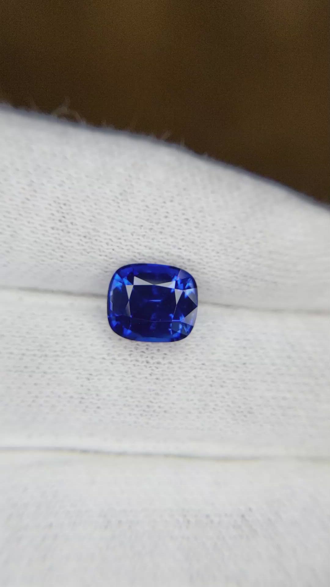 3.11 Ct. Blue Sapphire from Ceylon (Sri Lanka) Size Video