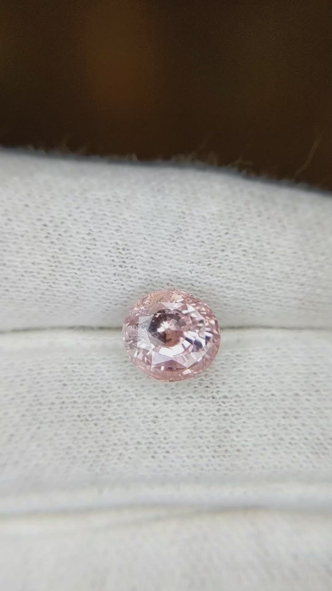 3.59 Ct. Padparadscha Sapphire from Ceylon (Sri Lanka) Size Video