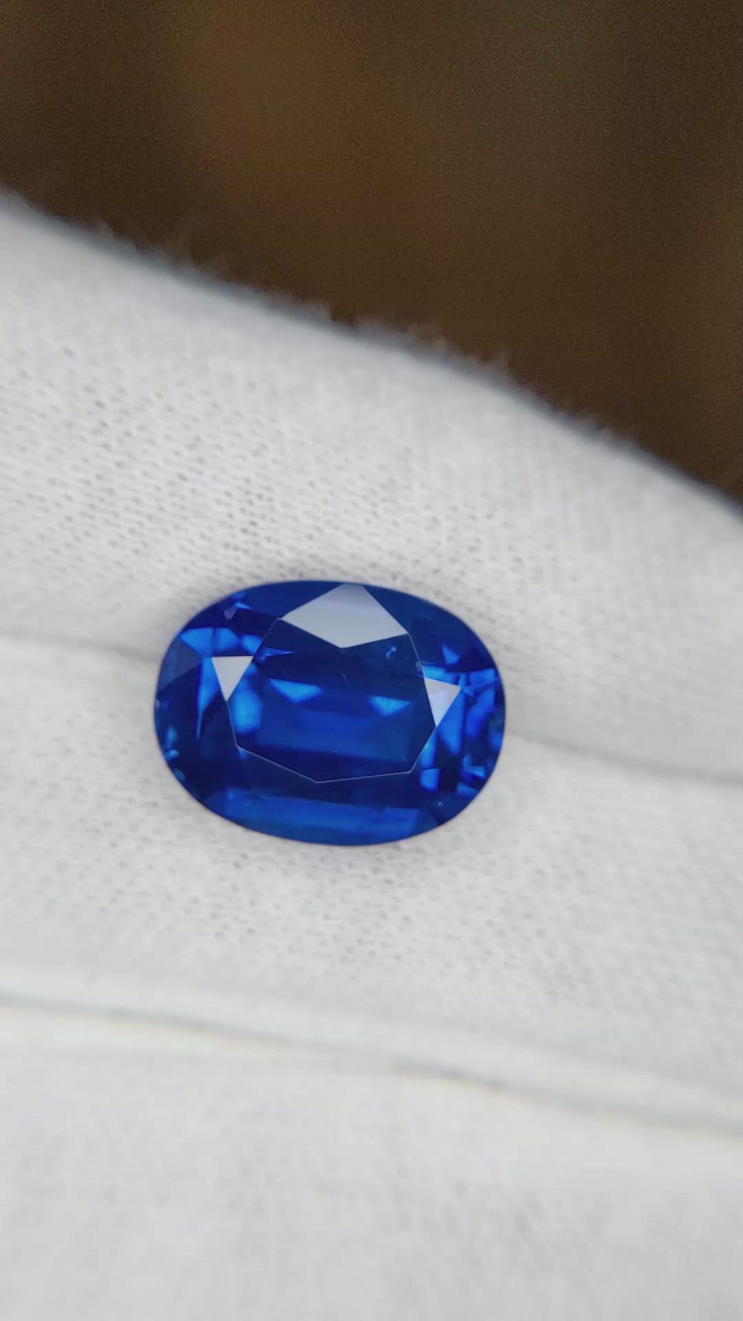 9.50 Ct. Blue Sapphire from Ceylon (Sri Lanka) Size Video