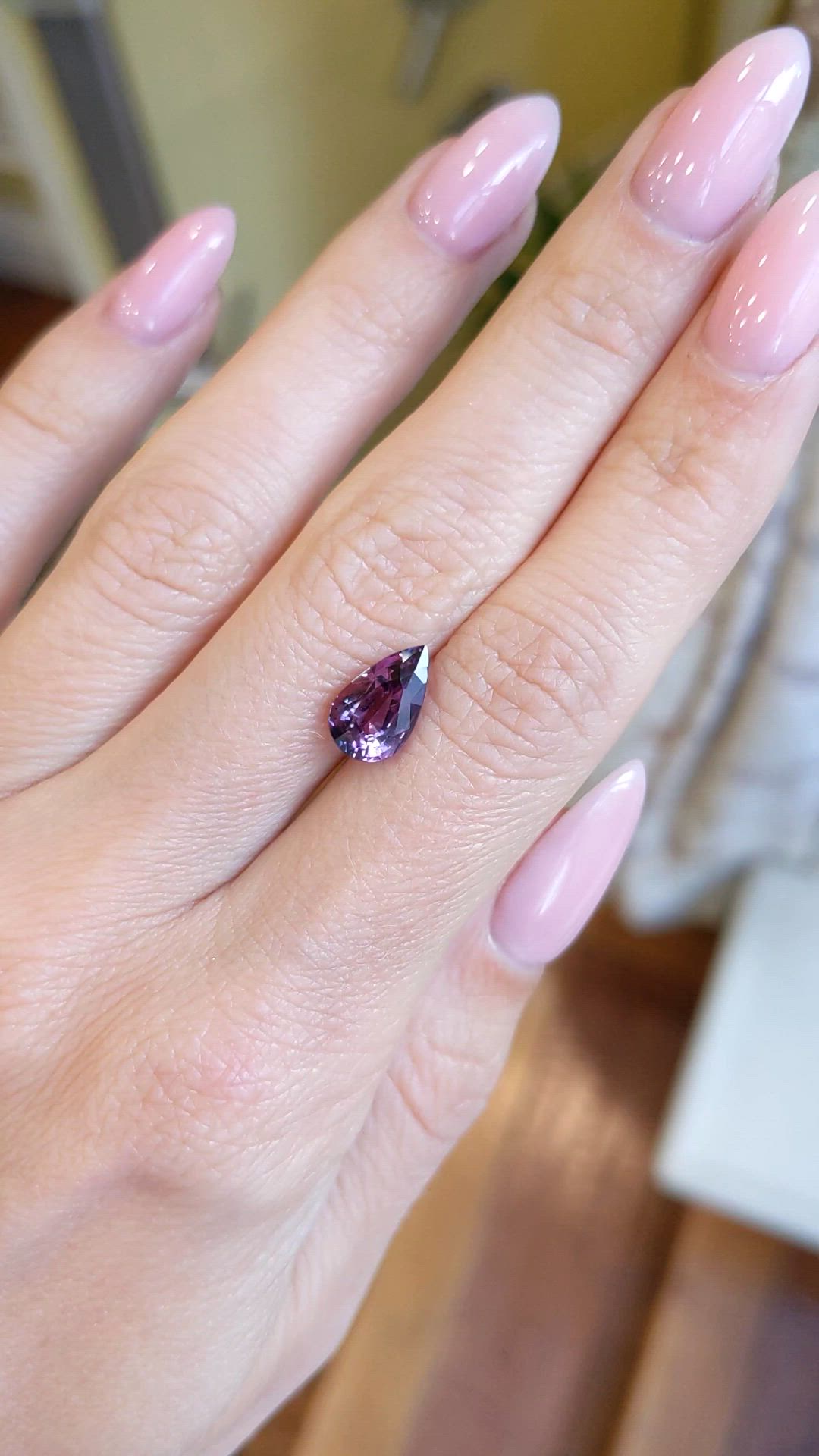 3.02 Ct. Bi Color Sapphire from Ceylon (Sri Lanka) Size Video