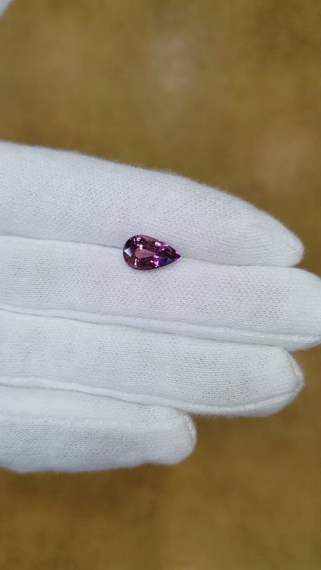 3.02 Ct. Bi Color Sapphire from Ceylon (Sri Lanka) Size Video