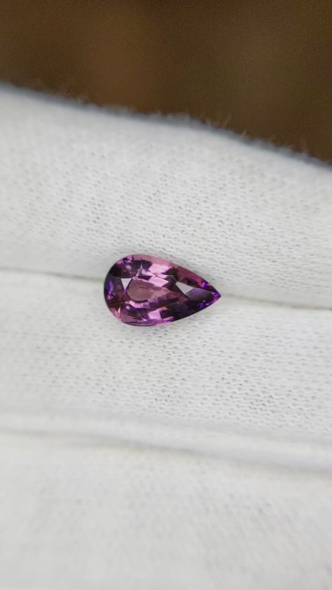 3.02 Ct. Bi Color Sapphire from Ceylon (Sri Lanka) Size Video