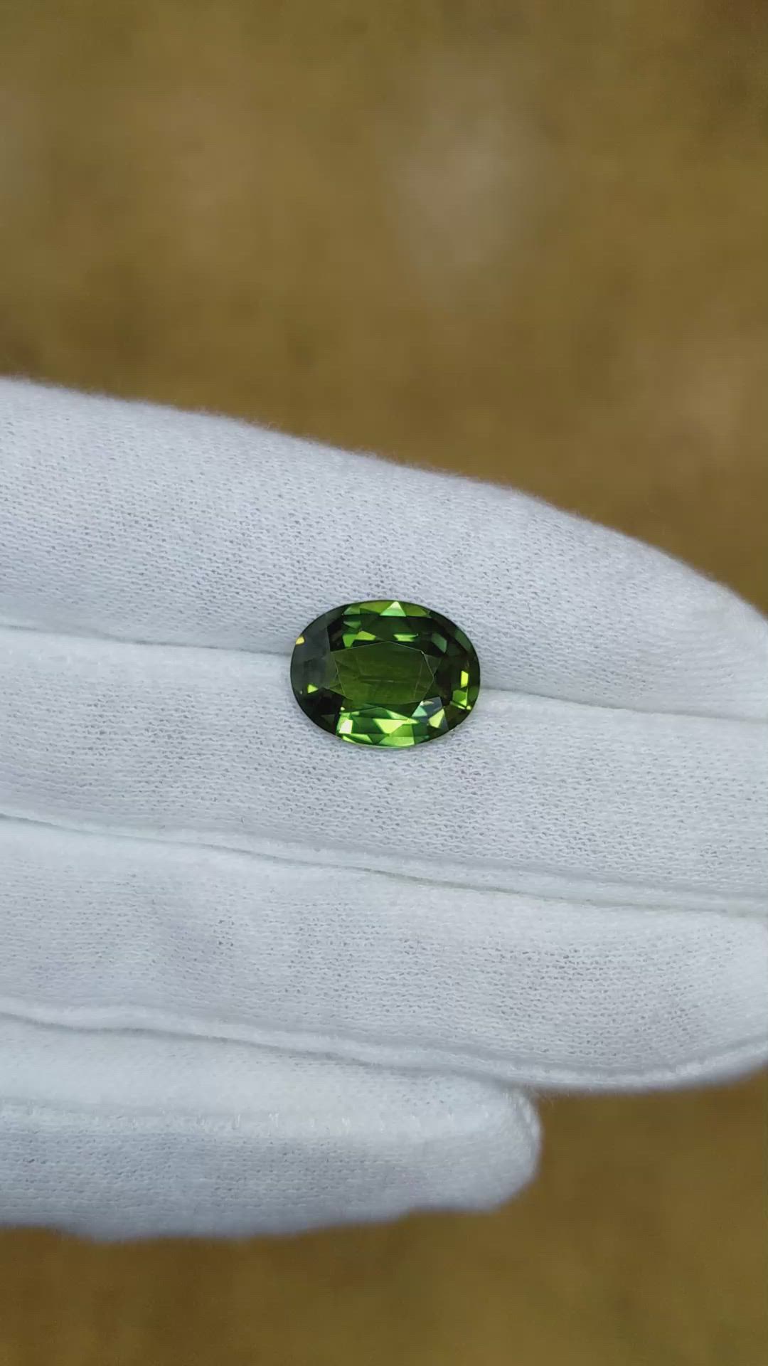 8.13 Ct. Green Sapphire from Ceylon (Sri Lanka) Size Video