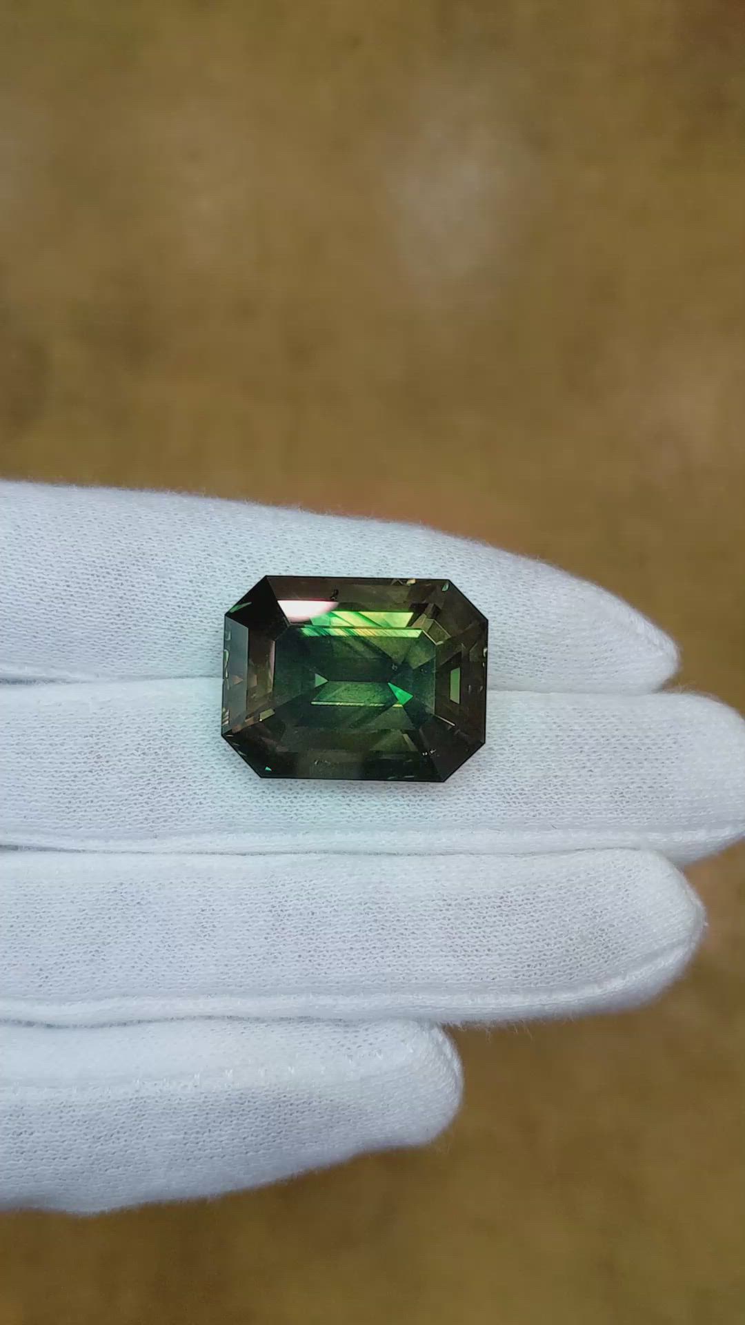 51.30 Ct. Bi Color Sapphire from Ceylon (Sri Lanka) Size Video