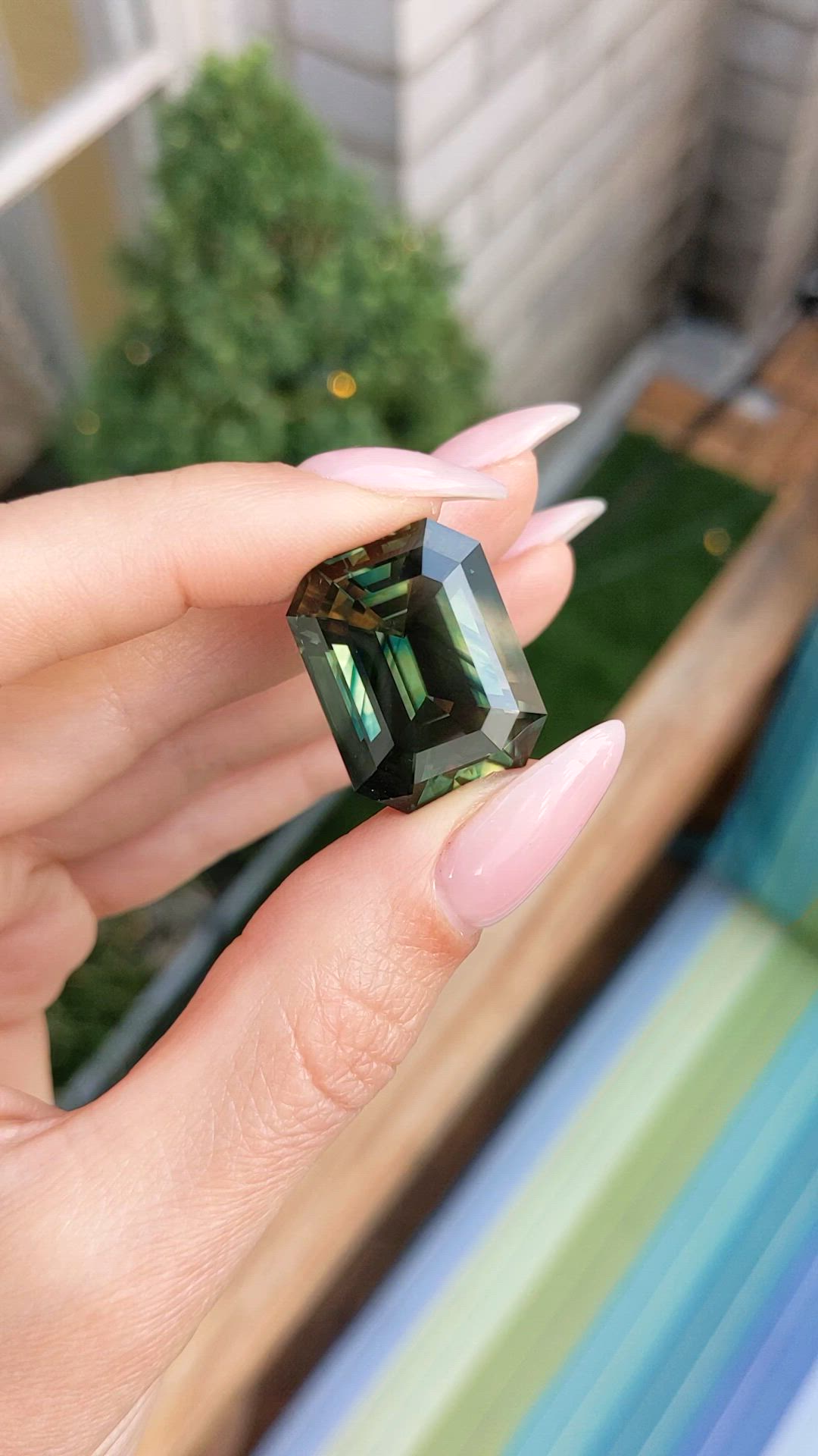 51.30 Ct. Bi Color Sapphire from Ceylon (Sri Lanka) Size Video