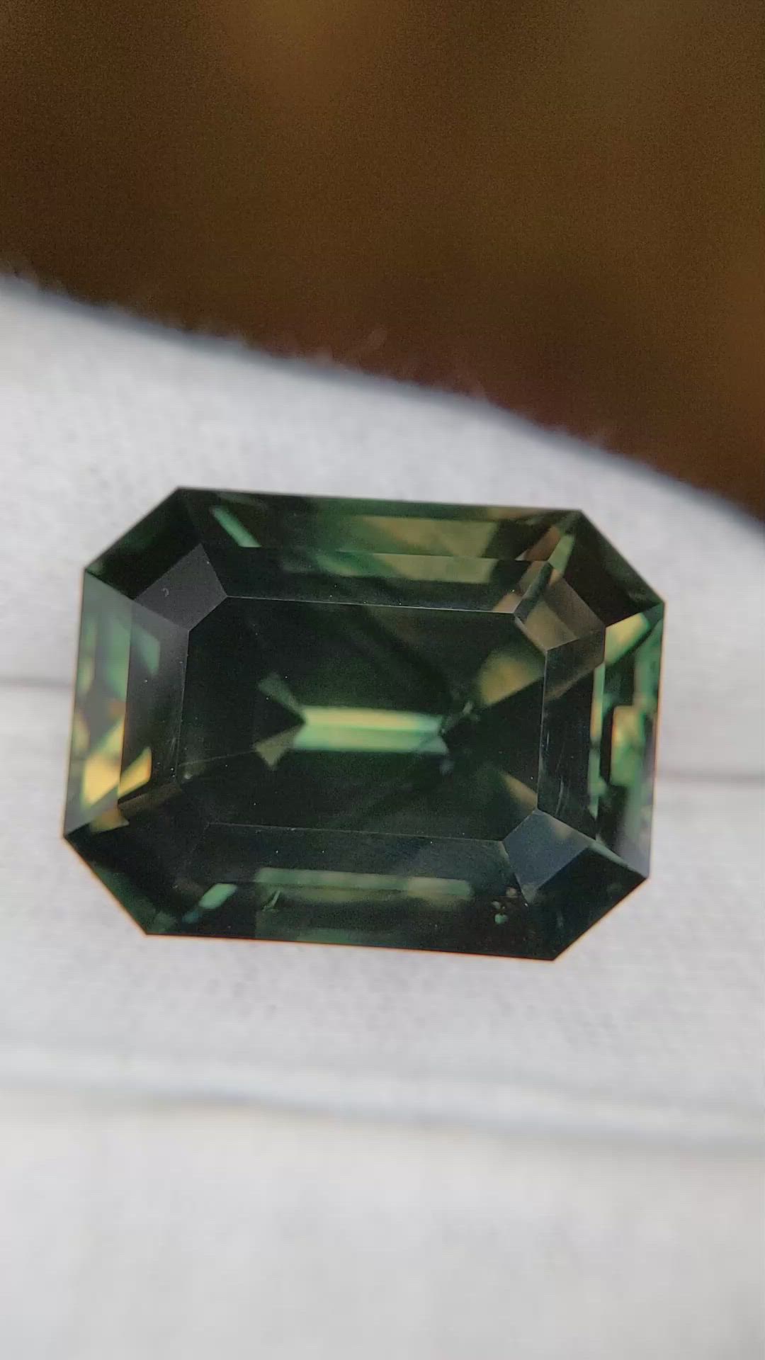 51.30 Ct. Bi Color Sapphire from Ceylon (Sri Lanka) Size Video