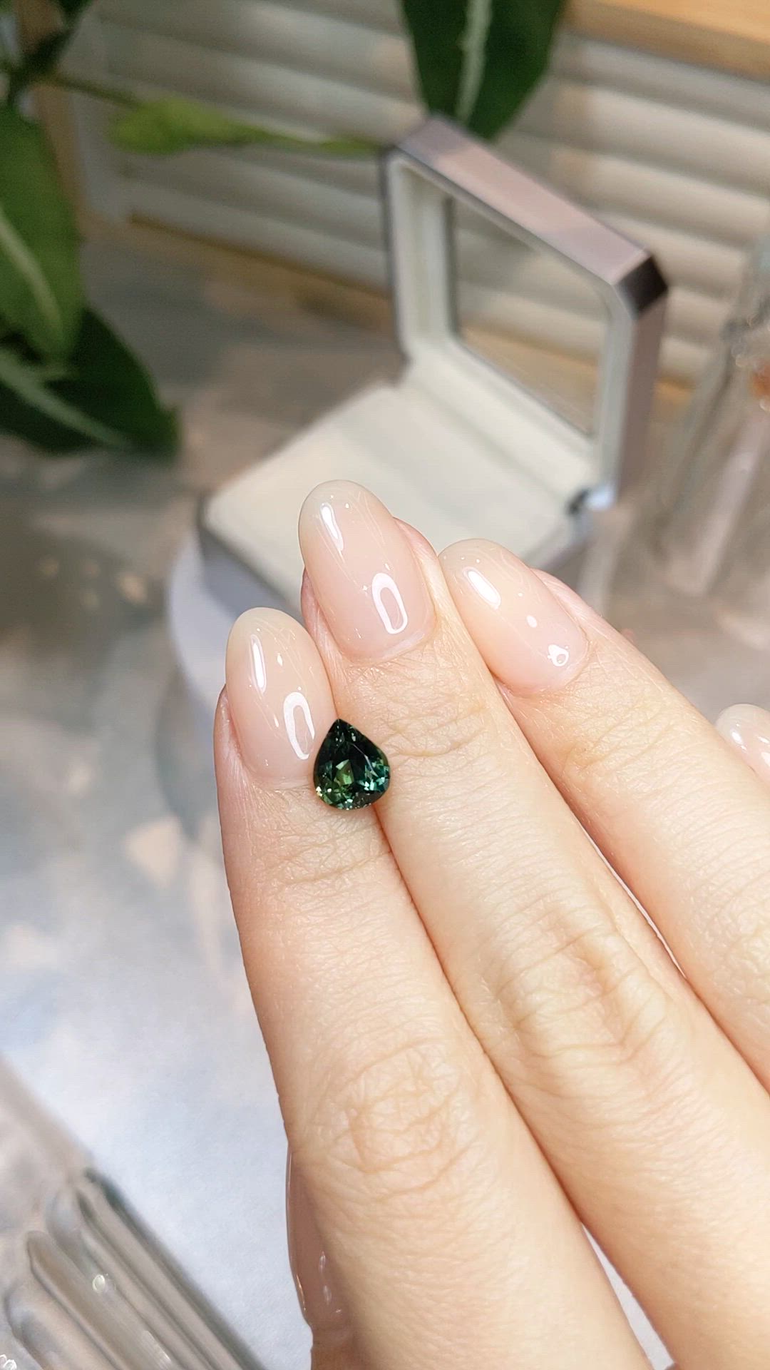 1.73 Ct. Green Sapphire from Ceylon (Sri Lanka) Size Video