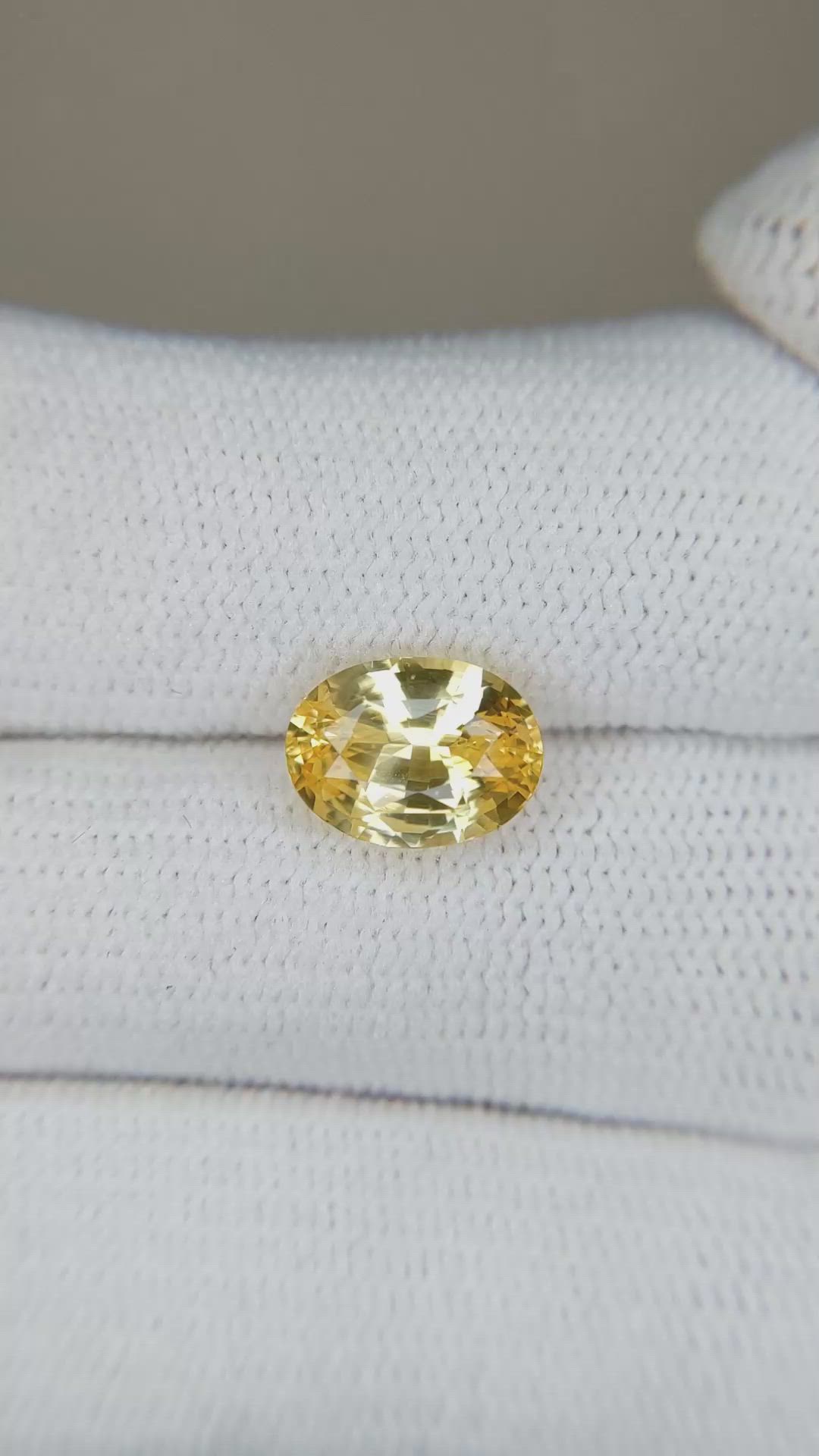 2.83 Ct. Yellow Sapphire from Ceylon (Sri Lanka) Size Video