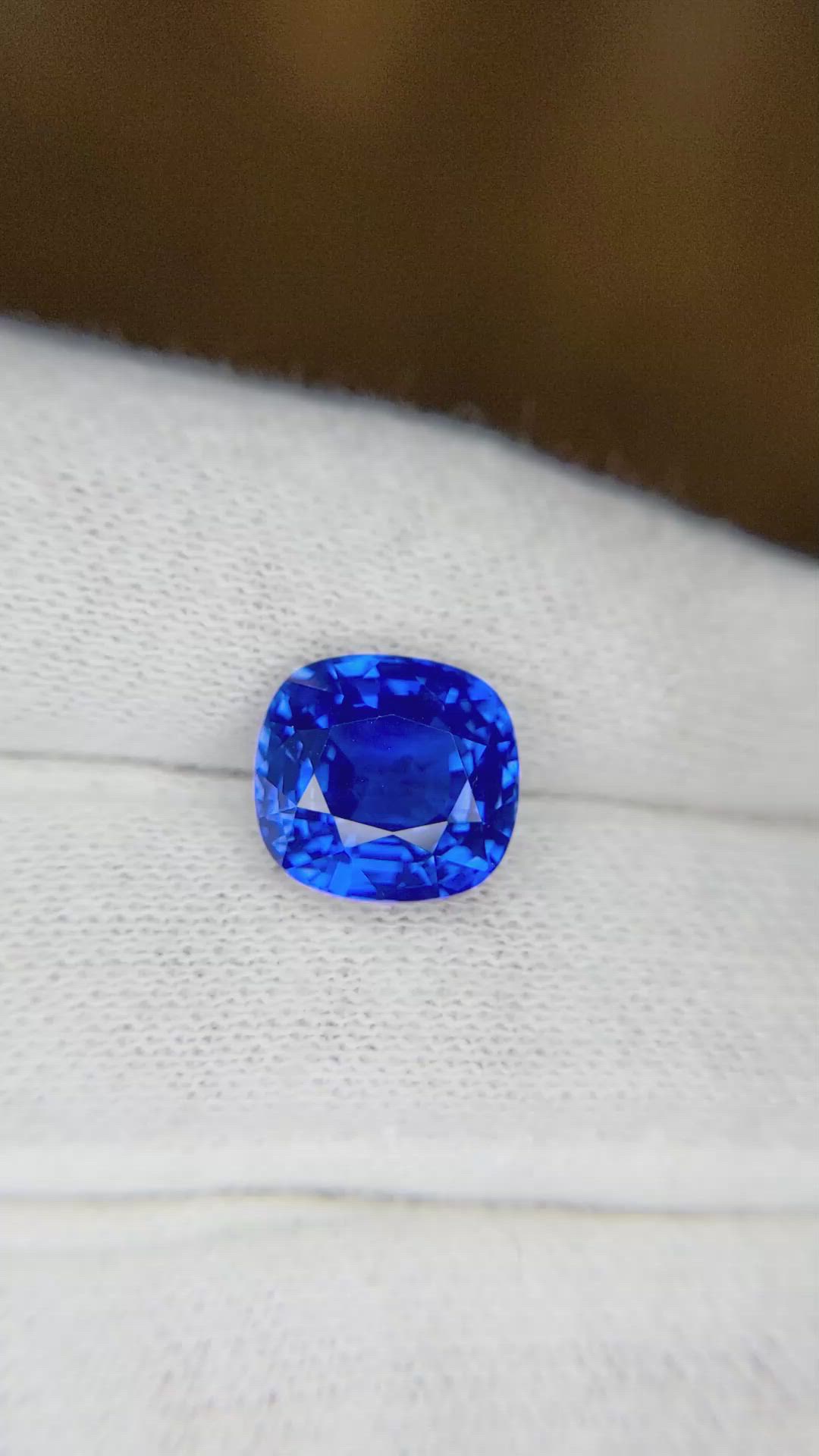 5.10 Ct. Blue Sapphire from Ceylon (Sri Lanka) Size Video