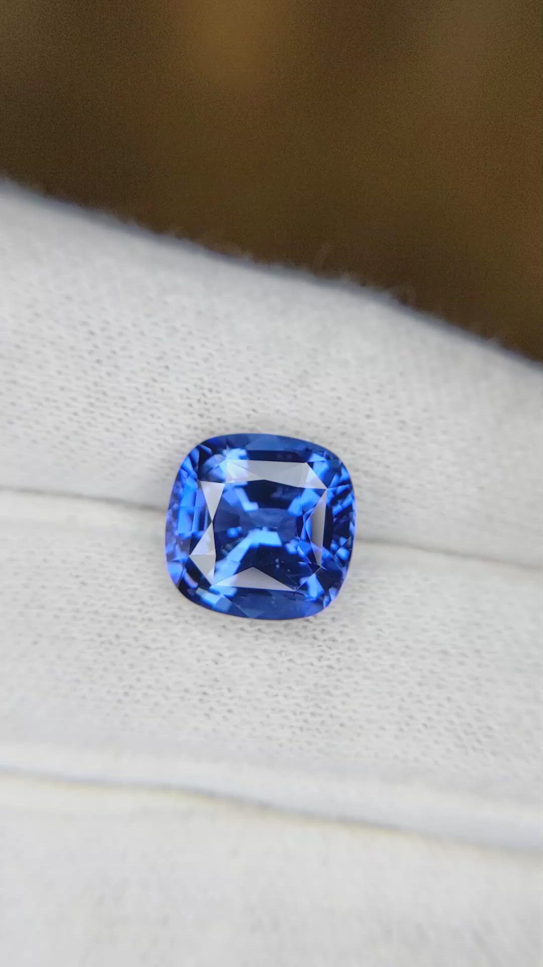 6.16 Ct. Blue Sapphire from Ceylon (Sri Lanka) Size Video
