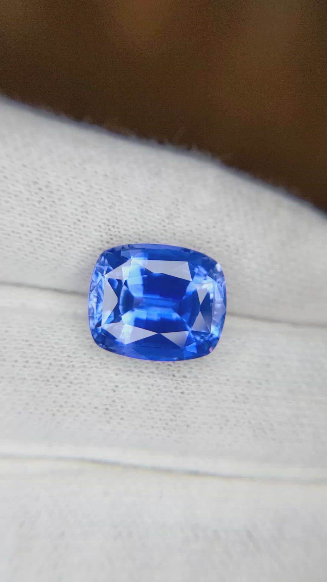 9.00 Ct. Blue Sapphire from Ceylon (Sri Lanka) Size Video