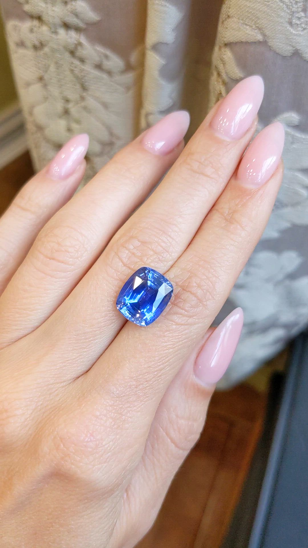 9.00 Ct. Blue Sapphire from Ceylon (Sri Lanka) Size Video