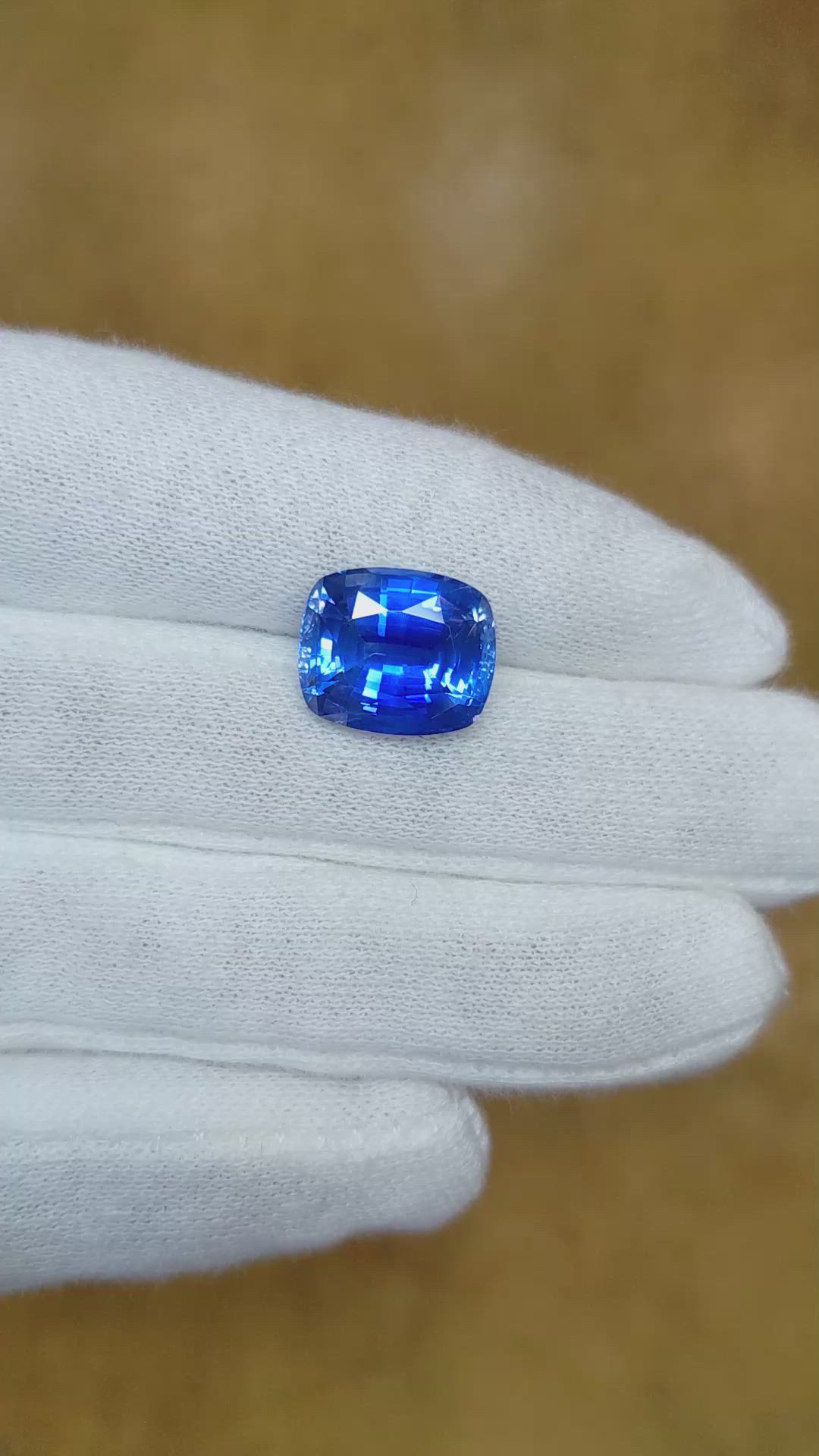 9.00 Ct. Blue Sapphire from Ceylon (Sri Lanka) Size Video