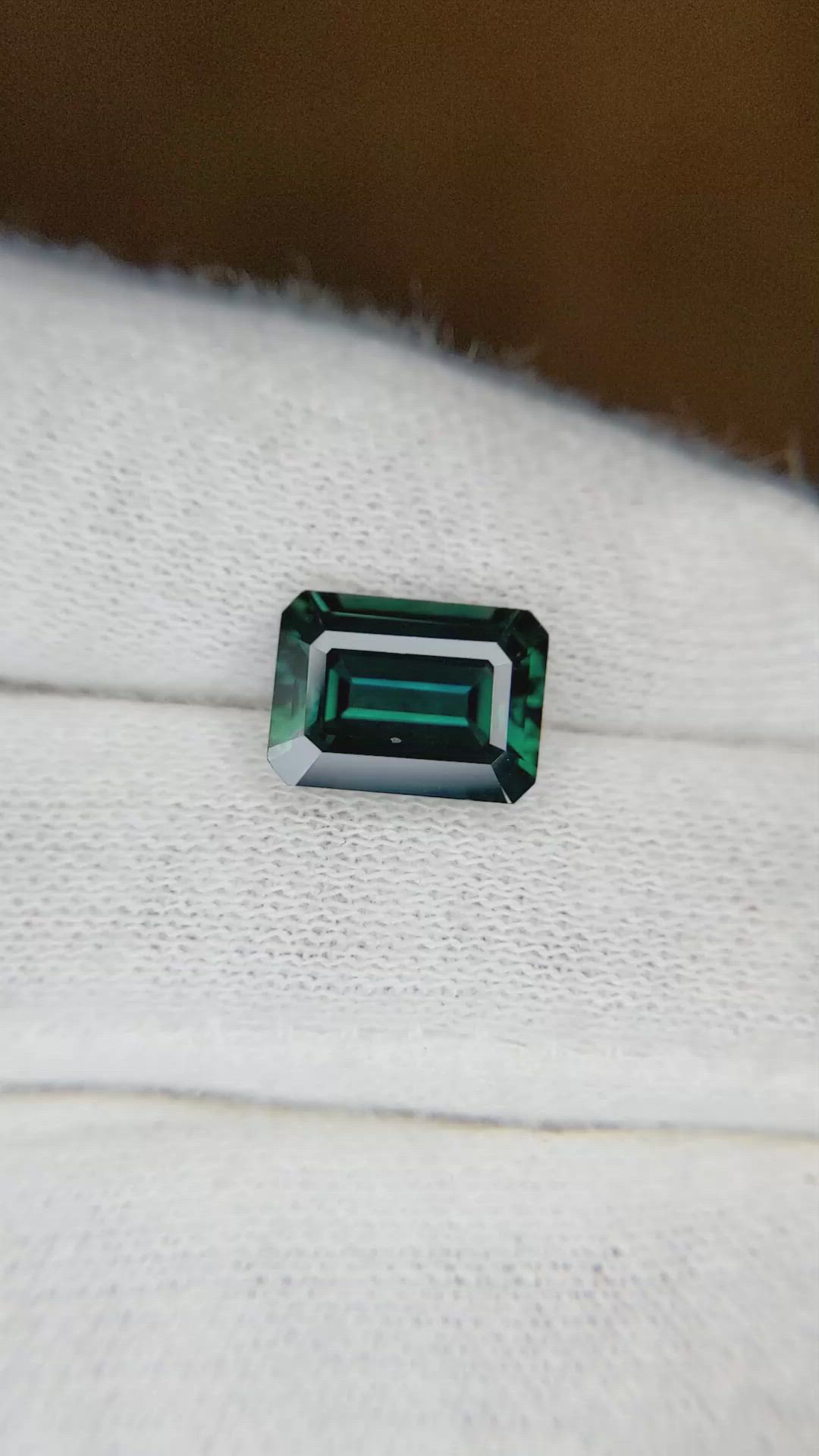 3.28 Ct. Sapphire from Ceylon (Sri Lanka) Size Video