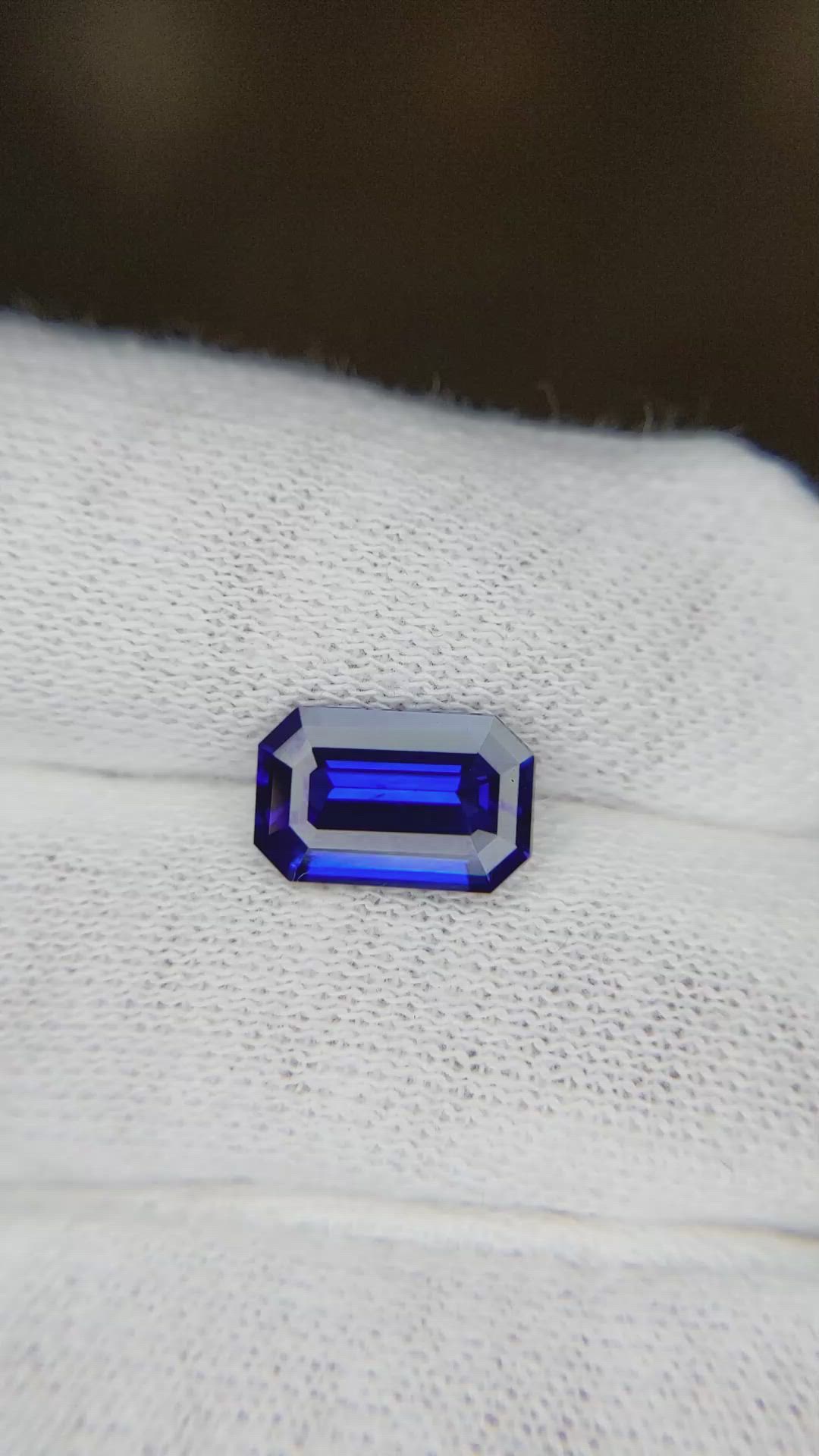 2.51 Ct. Blue Sapphire from Ceylon (Sri Lanka) Size Video