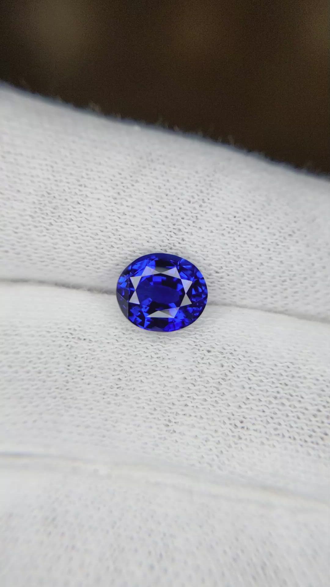 2.25 Ct. Blue Sapphire from Ceylon (Sri Lanka) Size Video