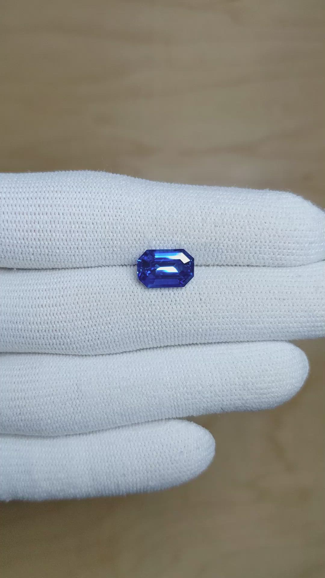 4.09 Ct. Blue Sapphire from Ceylon (Sri Lanka) Size Video
