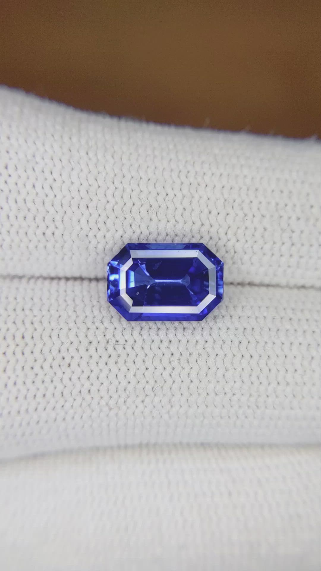 4.09 Ct. Blue Sapphire from Ceylon (Sri Lanka) Size Video