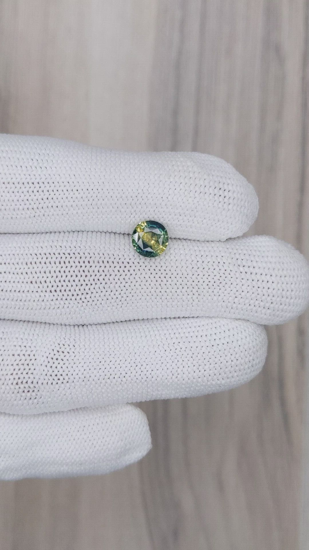 1.52 Ct. Bi Color Sapphire from Ceylon (Sri Lanka) Size Video
