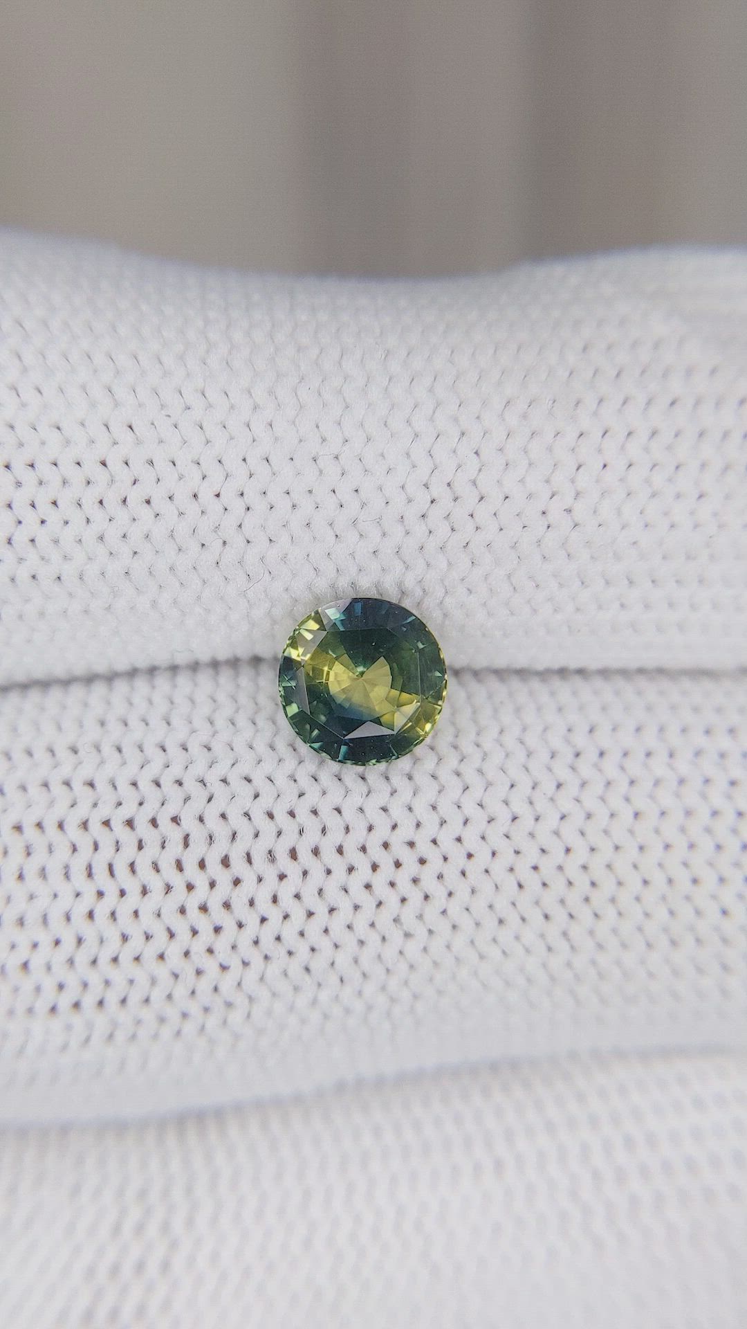 1.52 Ct. Bi Color Sapphire from Ceylon (Sri Lanka) Size Video