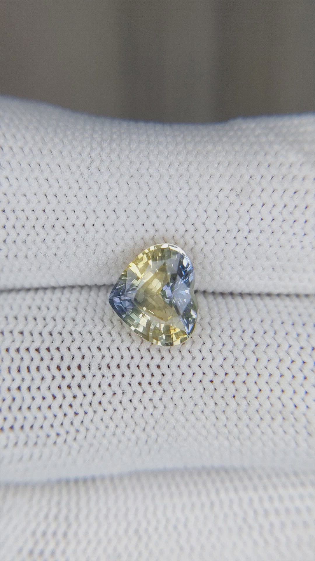 2.60 Ct. Bi Color Sapphire from Ceylon (Sri Lanka) Size Video