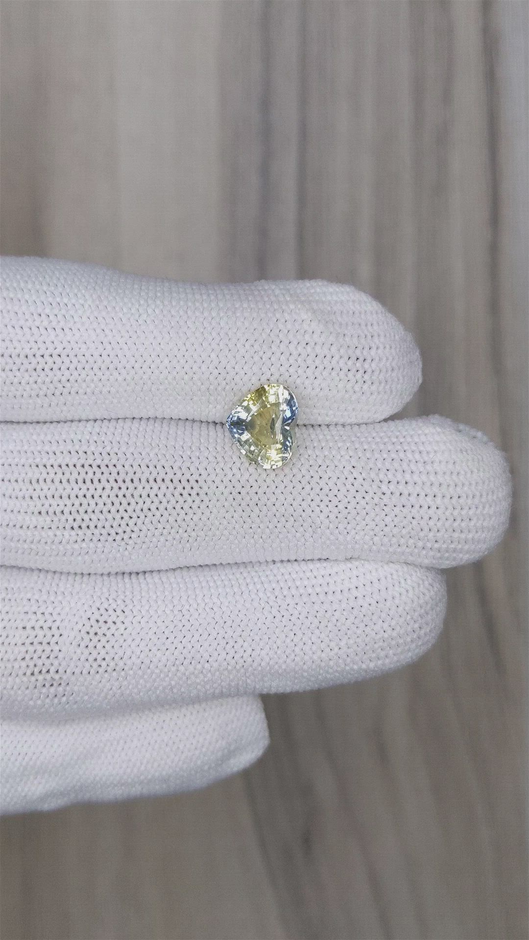 2.60 Ct. Bi Color Sapphire from Ceylon (Sri Lanka) Size Video