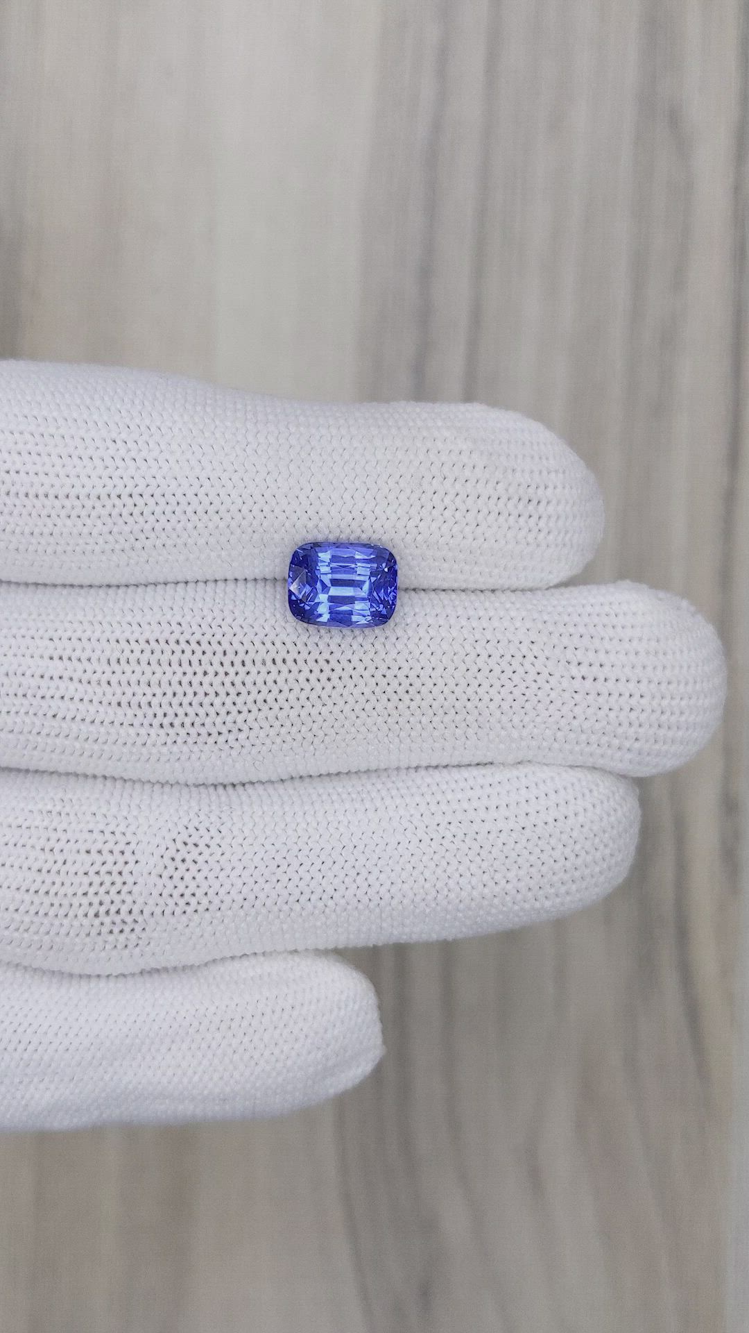 4.09 Ct. Blue Sapphire from Ceylon (Sri Lanka) Size Video