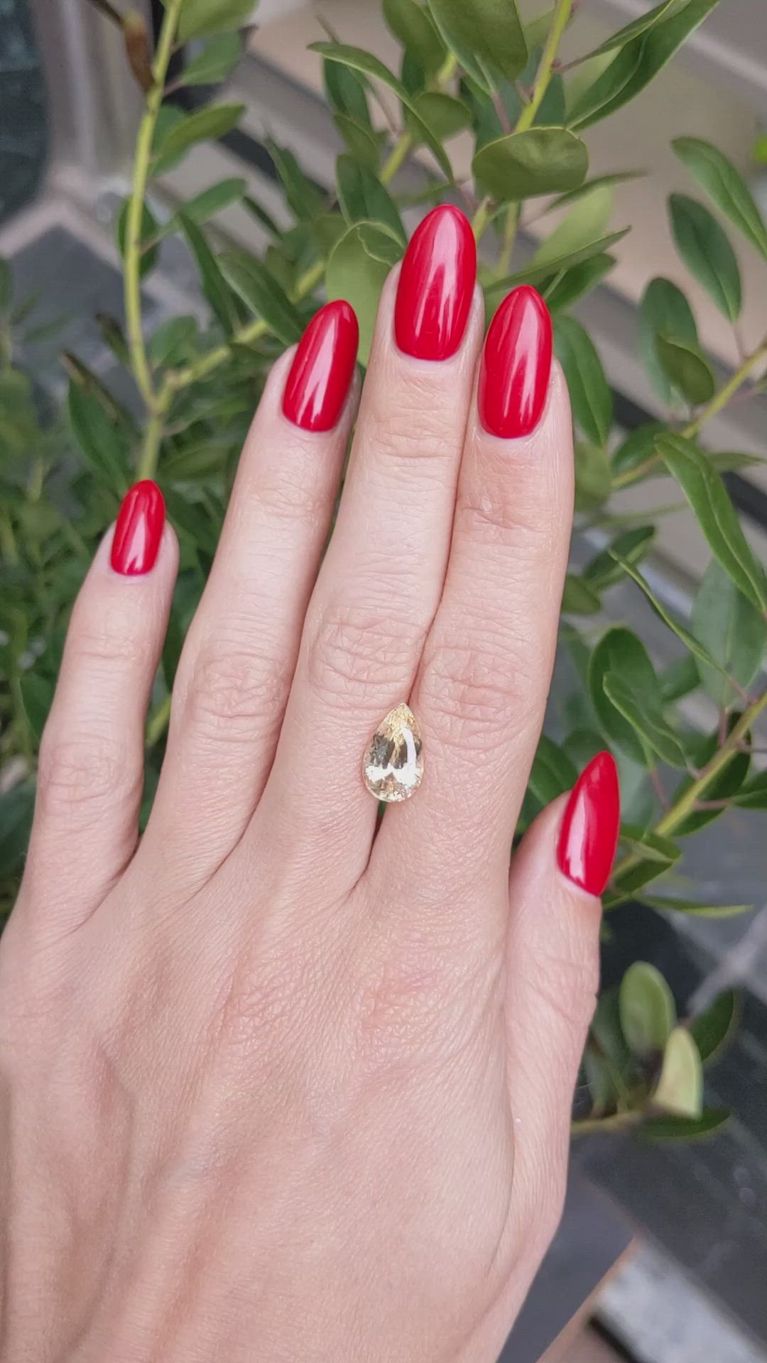 4.00 Ct. Yellow Sapphire from Ceylon (Sri Lanka) Size Video