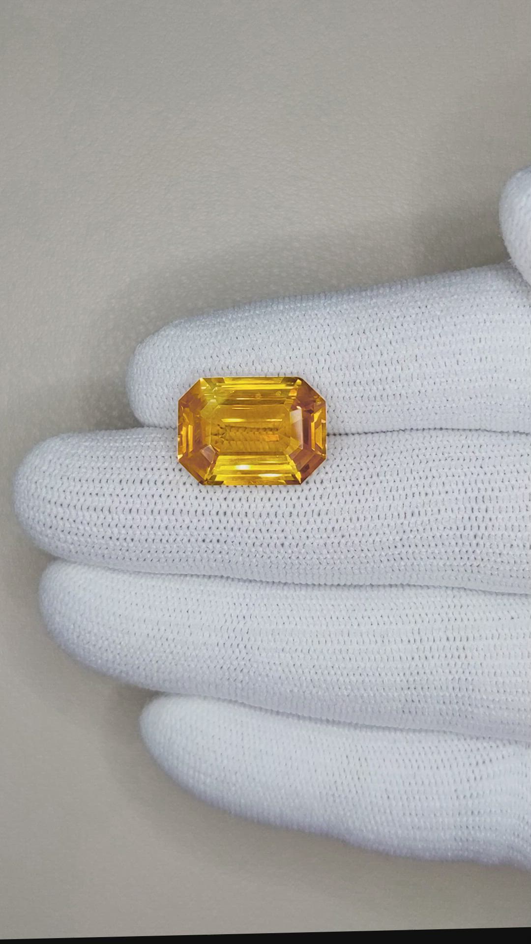 11.69 Ct. Yellowish Orange Sapphire from Ceylon (Sri Lanka) Size Video