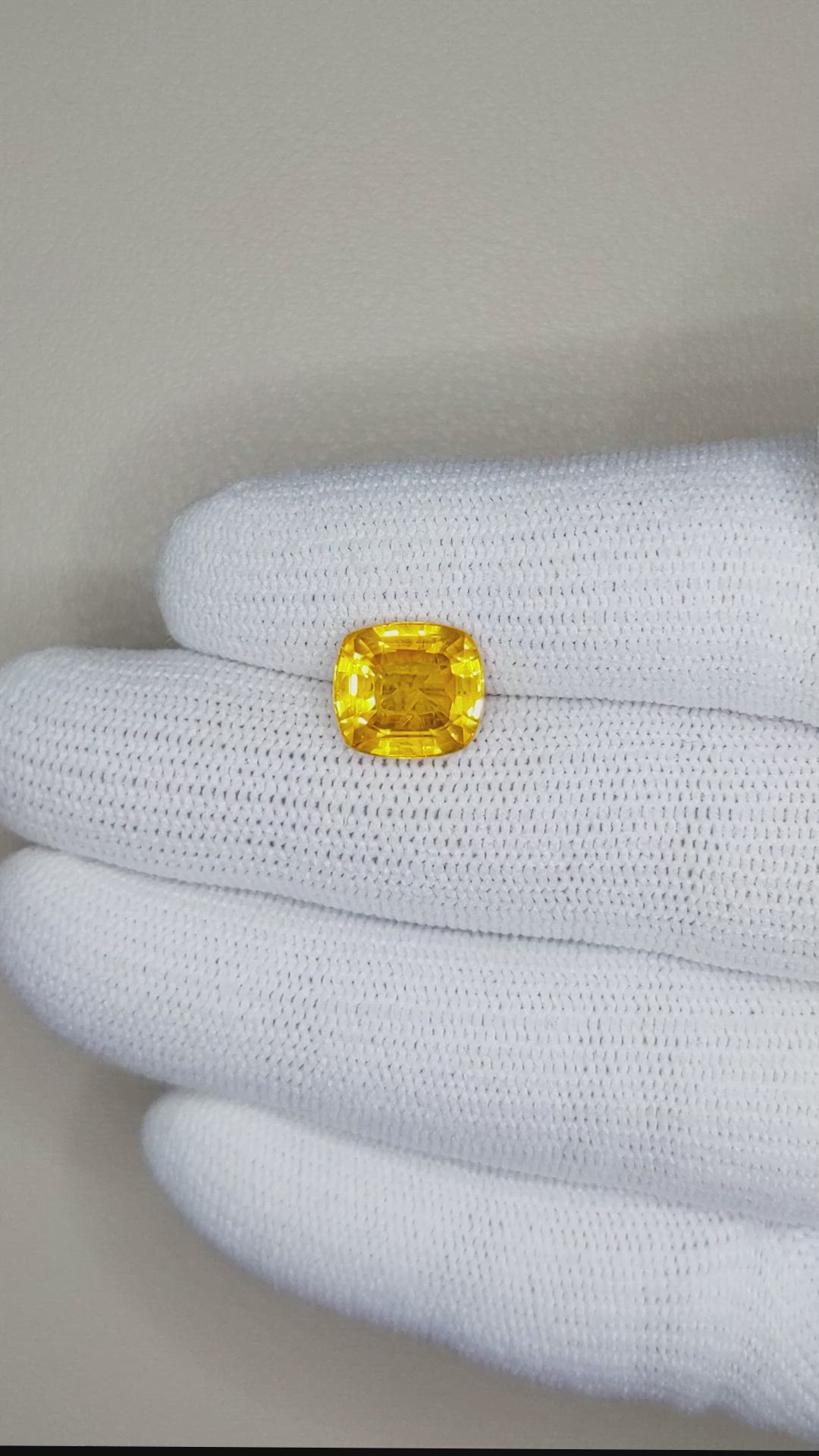 4.60 Ct. Orangish Yellow Sapphire from Ceylon (Sri Lanka) Size Video