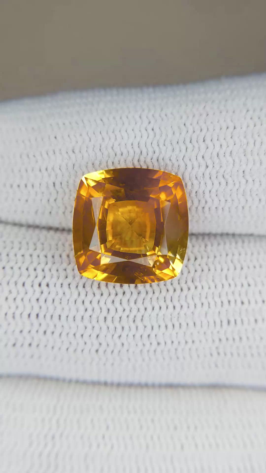 8.10 Ct. Yellowish Orange Sapphire from Ceylon (Sri Lanka) Size Video