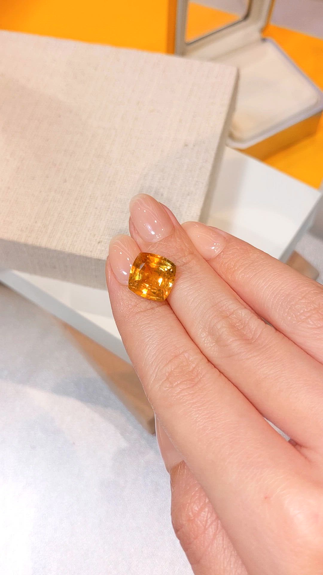8.10 Ct. Yellowish Orange Sapphire from Ceylon (Sri Lanka) Size Video