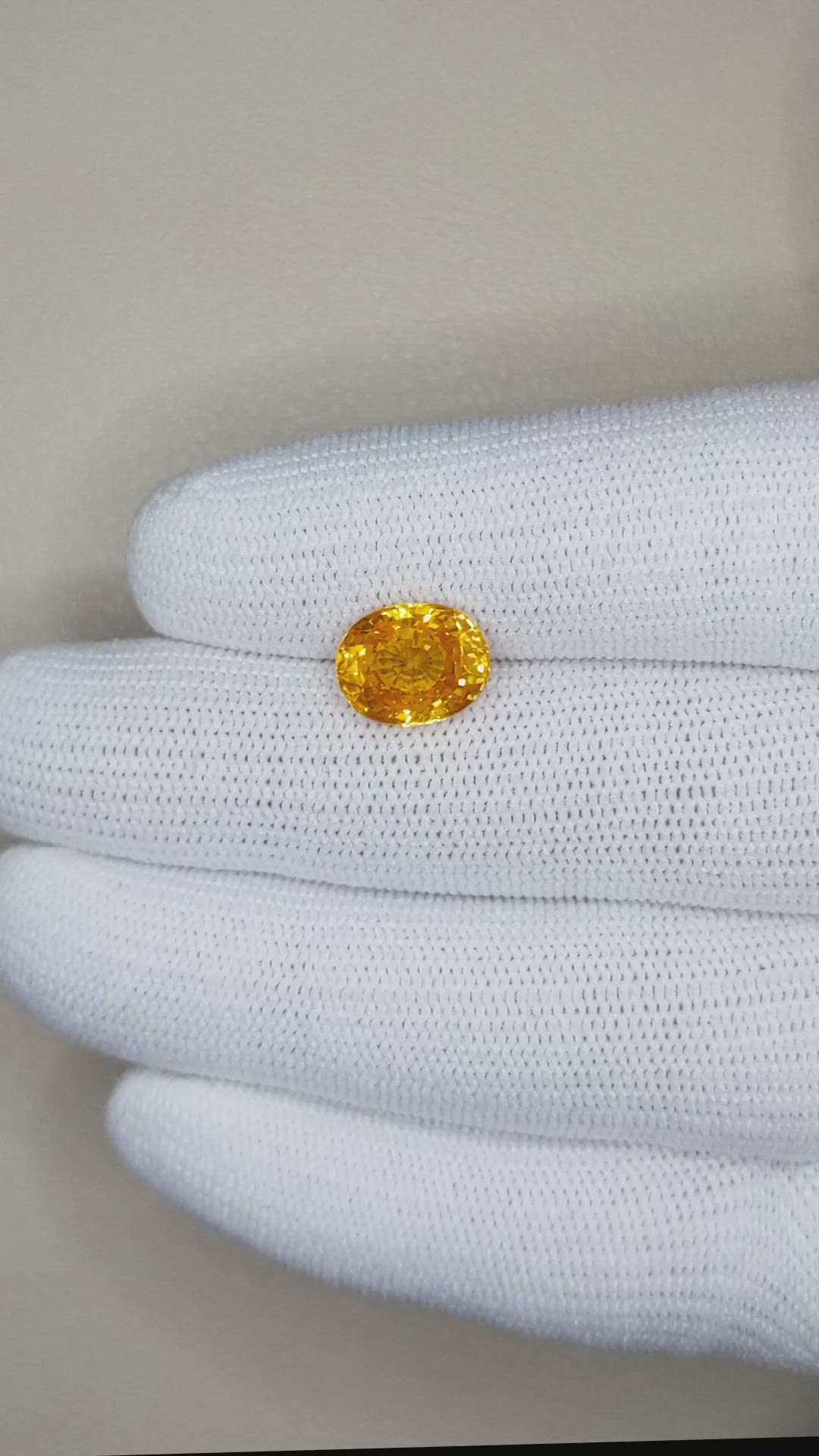4.08 Ct. Yellowish Orange Sapphire from Ceylon (Sri Lanka) Size Video