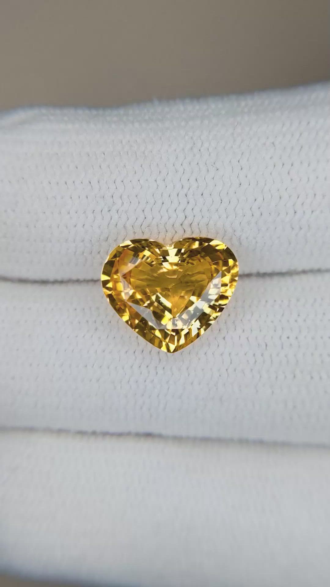 4.20 Ct. Yellow Sapphire from Ceylon (Sri Lanka) Size Video