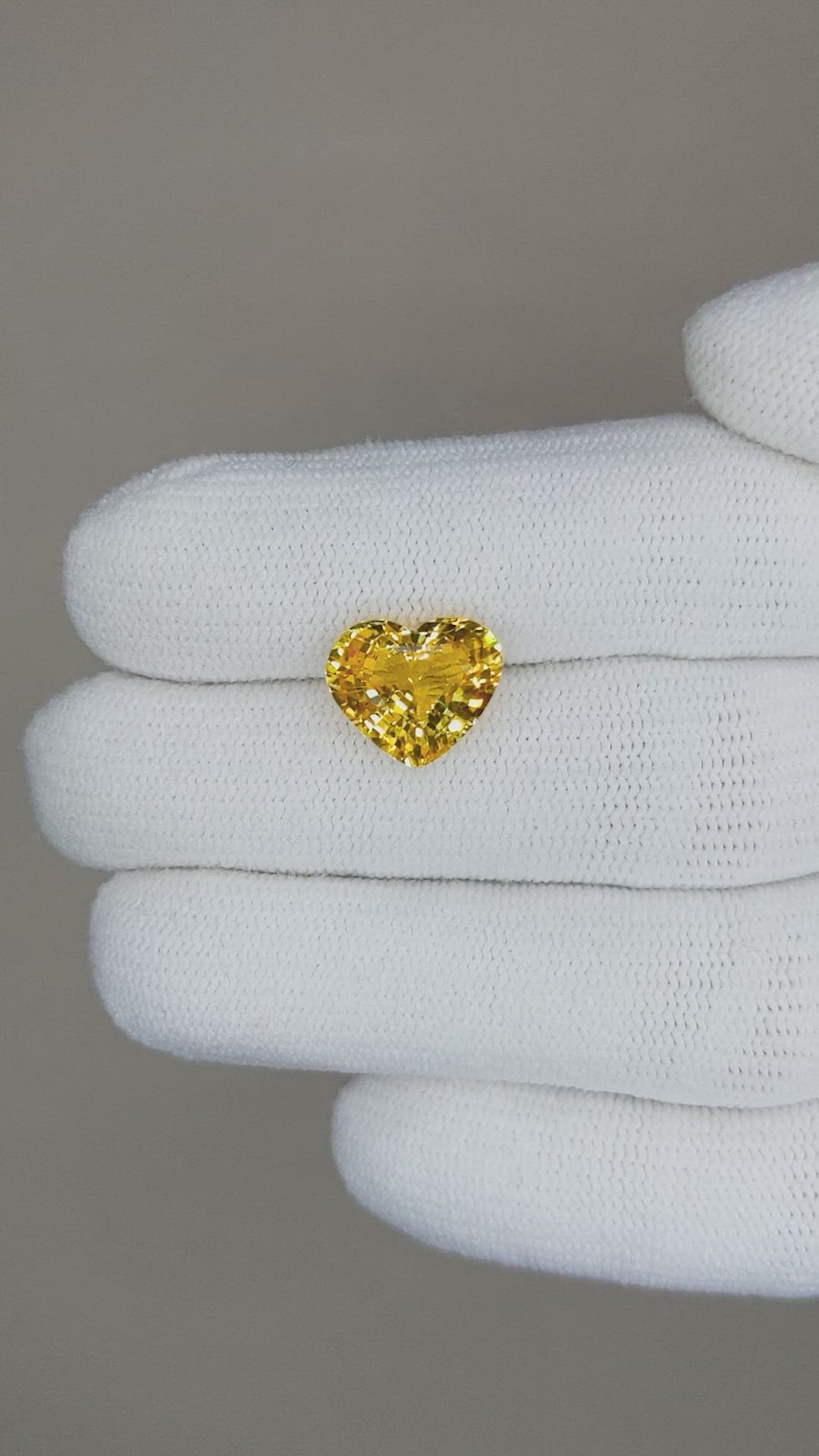 4.20 Ct. Yellow Sapphire from Ceylon (Sri Lanka) Size Video