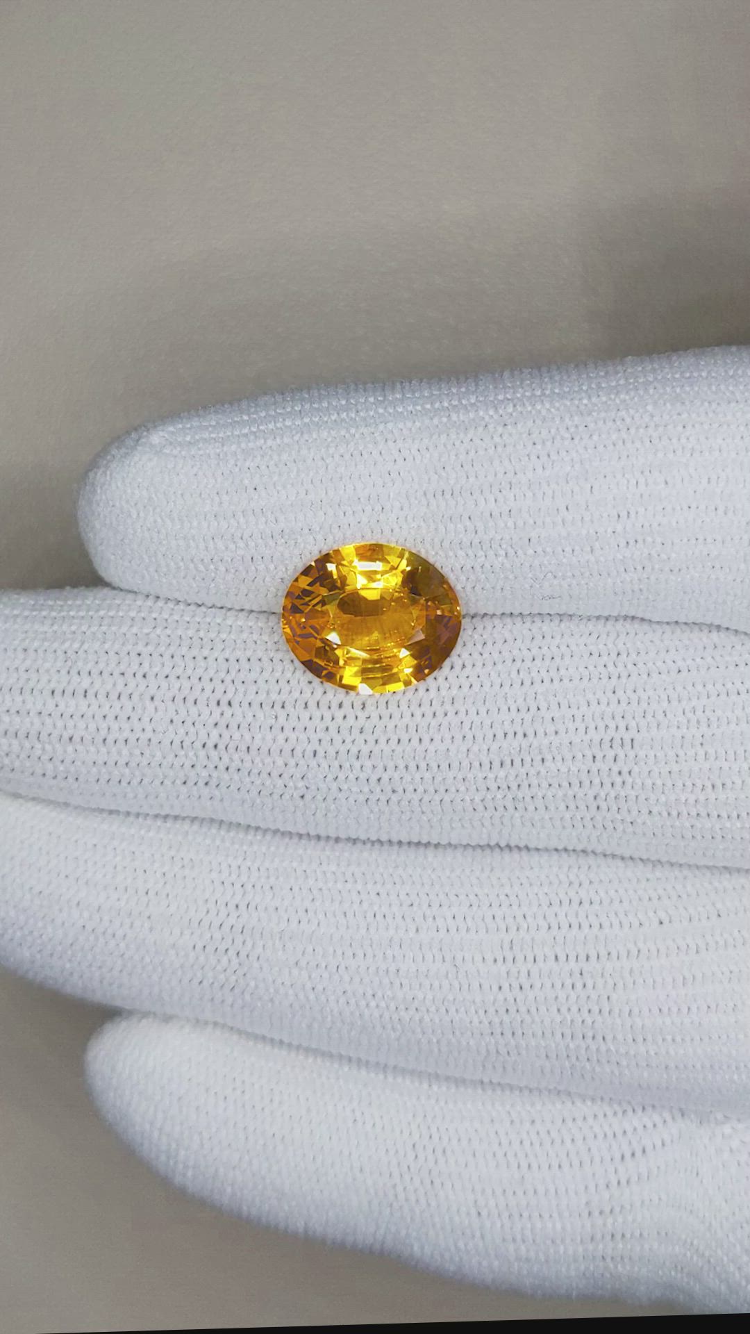 4.61 Ct. Orangish Yellow Sapphire from Ceylon (Sri Lanka) Size Video