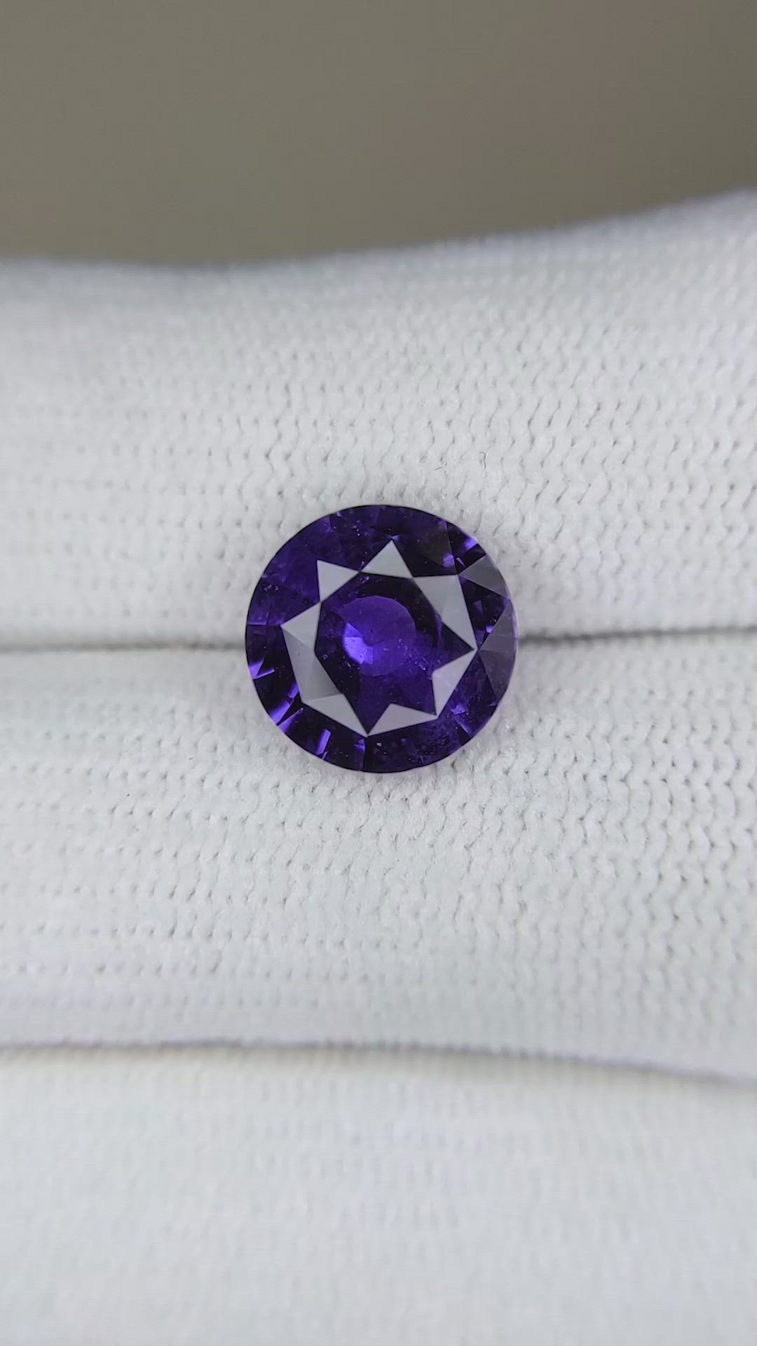 3.15 Ct. Bluish Purple Sapphire from Ceylon (Sri Lanka) Size Video