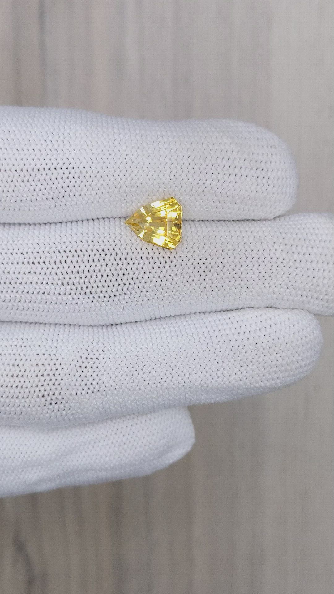 2.97 Ct. Yellow Sapphire from Ceylon (Sri Lanka) Size Video