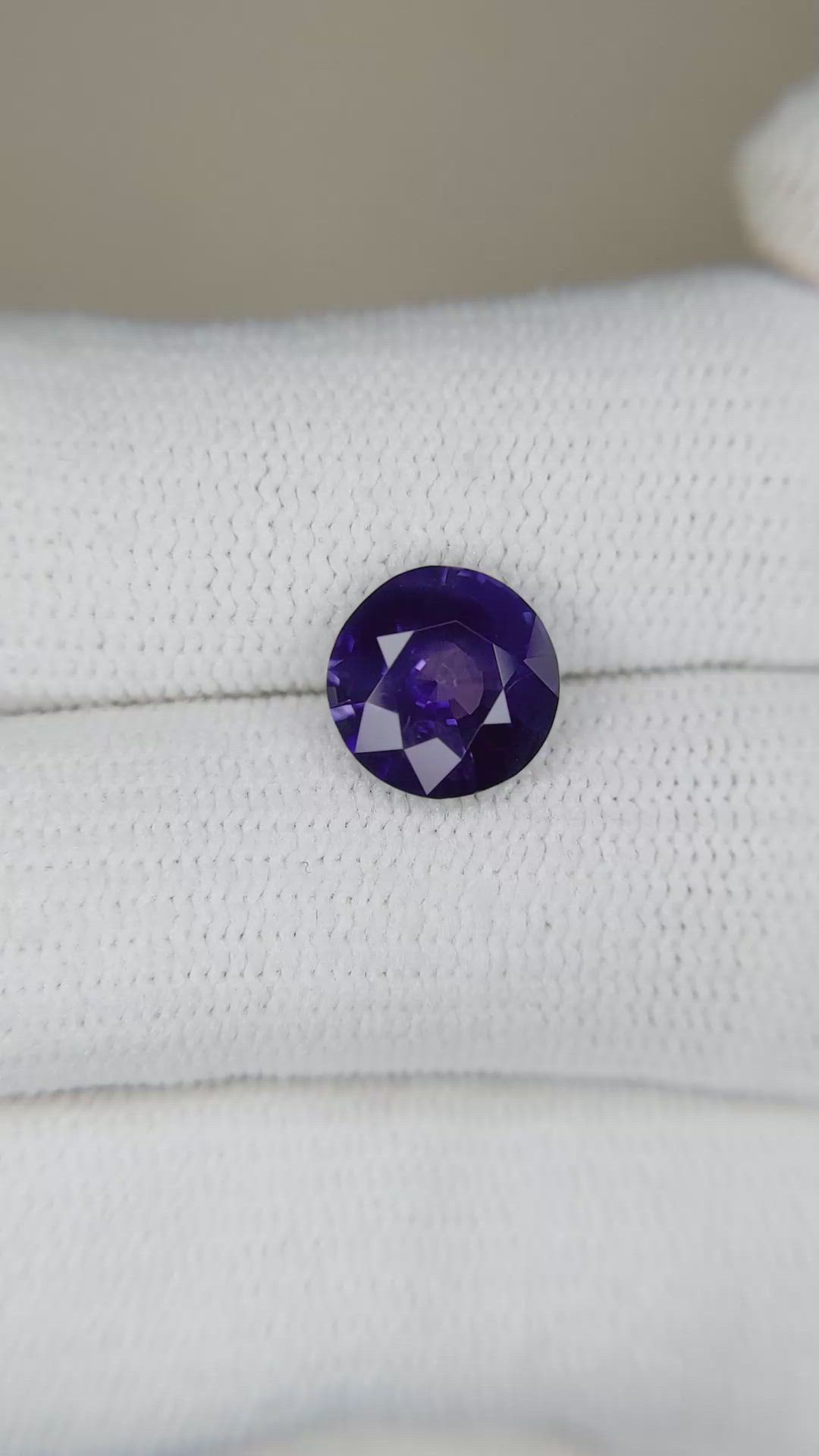 2.25 Ct. Bluish Purple Sapphire from Ceylon (Sri Lanka) Size Video