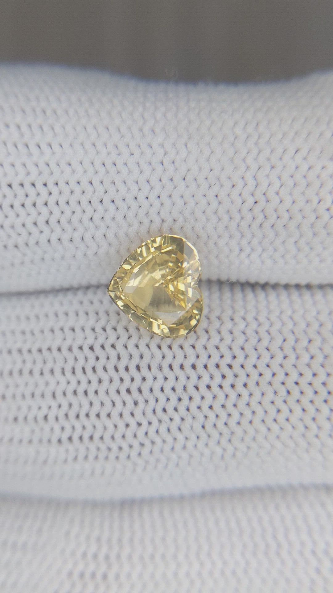 2.10 Ct. Yellow Sapphire from Ceylon (Sri Lanka) Size Video