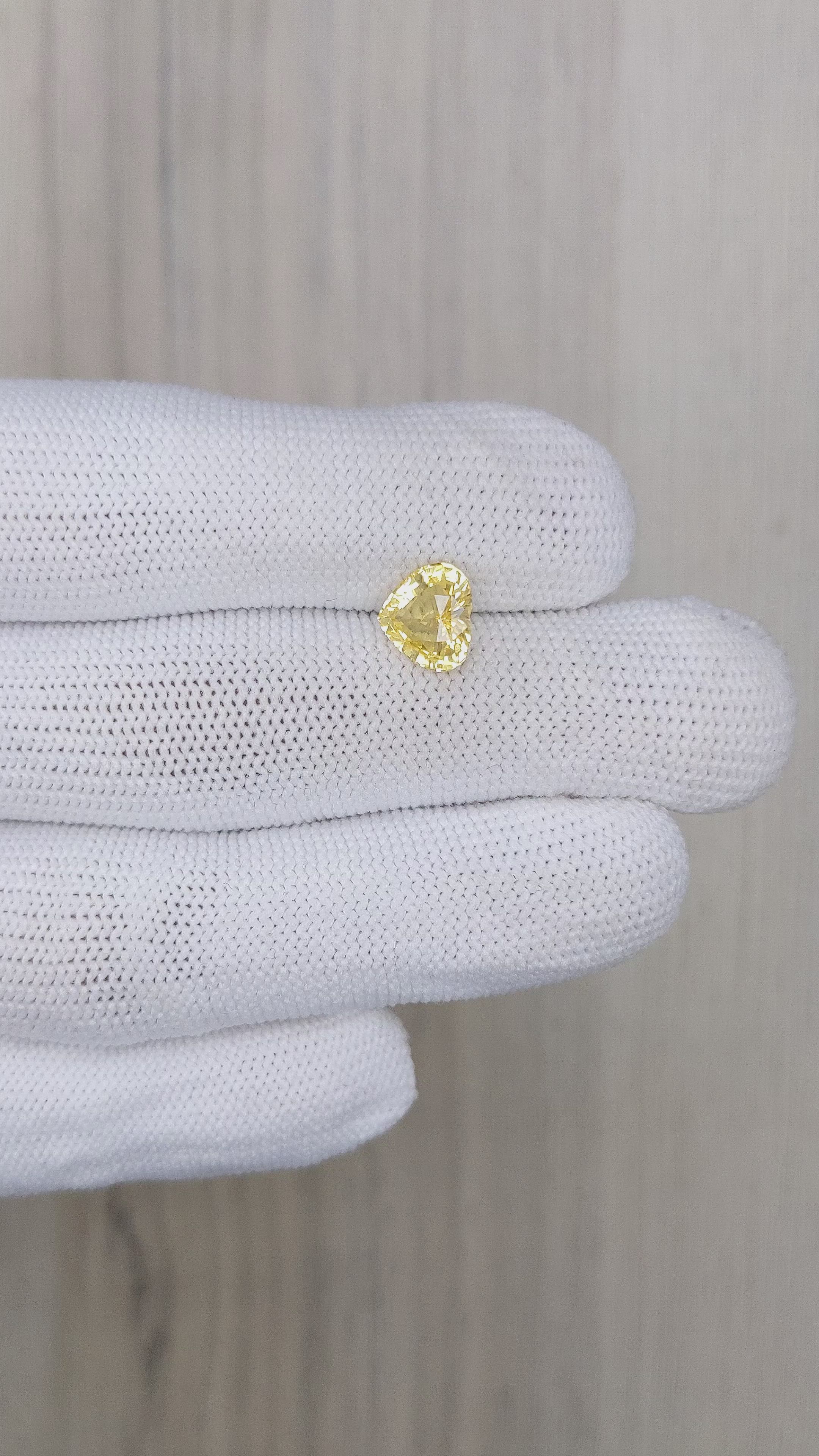 2.10 Ct. Yellow Sapphire from Ceylon (Sri Lanka) Size Video