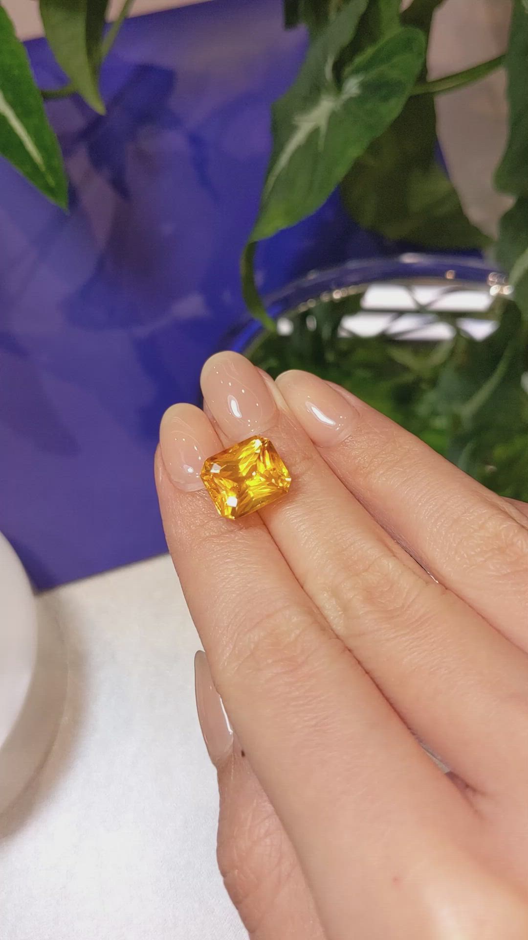9.22 Ct. Yellowish Orange Sapphire from Ceylon (Sri Lanka) Size Video