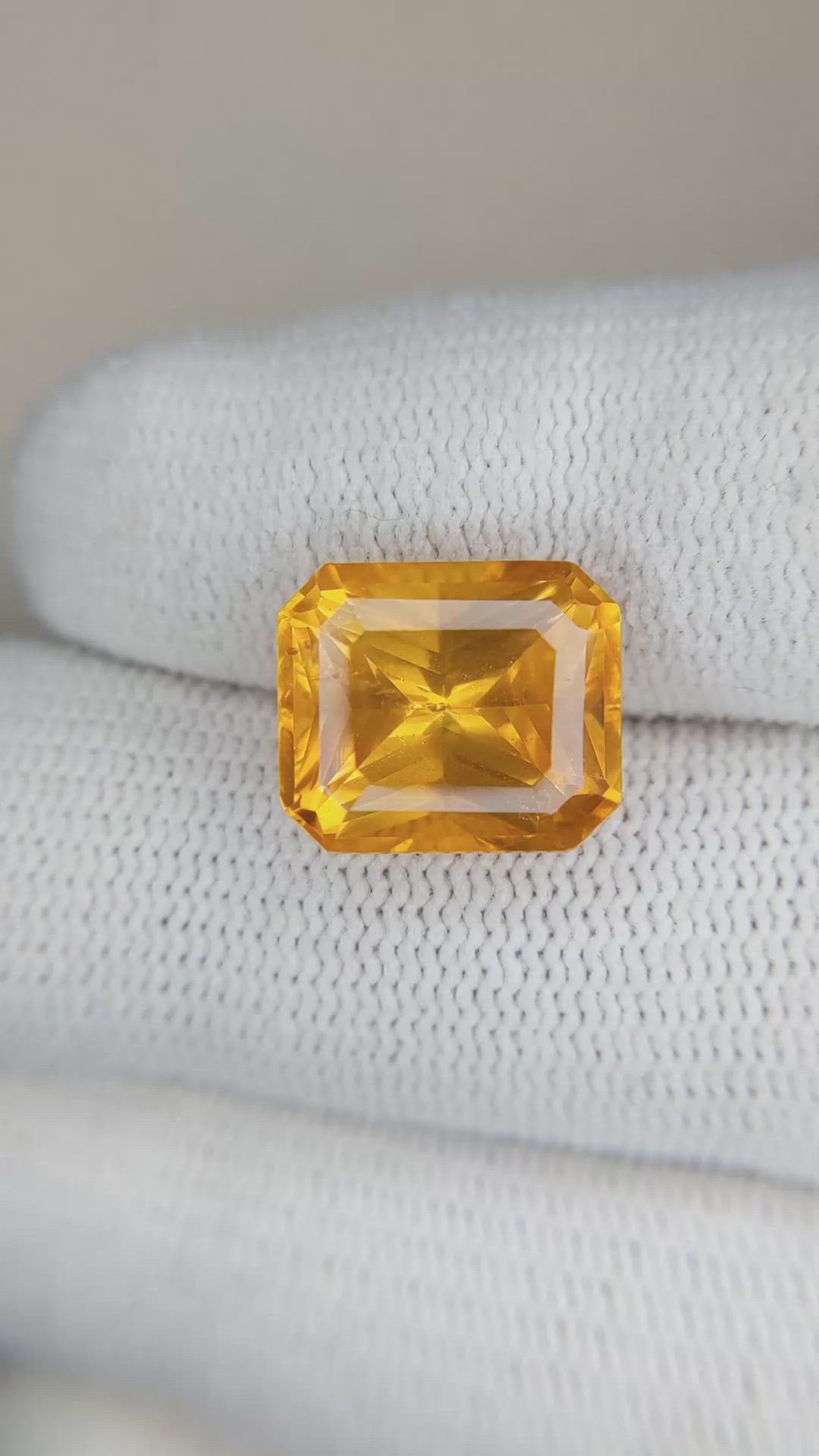 9.22 Ct. Yellowish Orange Sapphire from Ceylon (Sri Lanka) Size Video