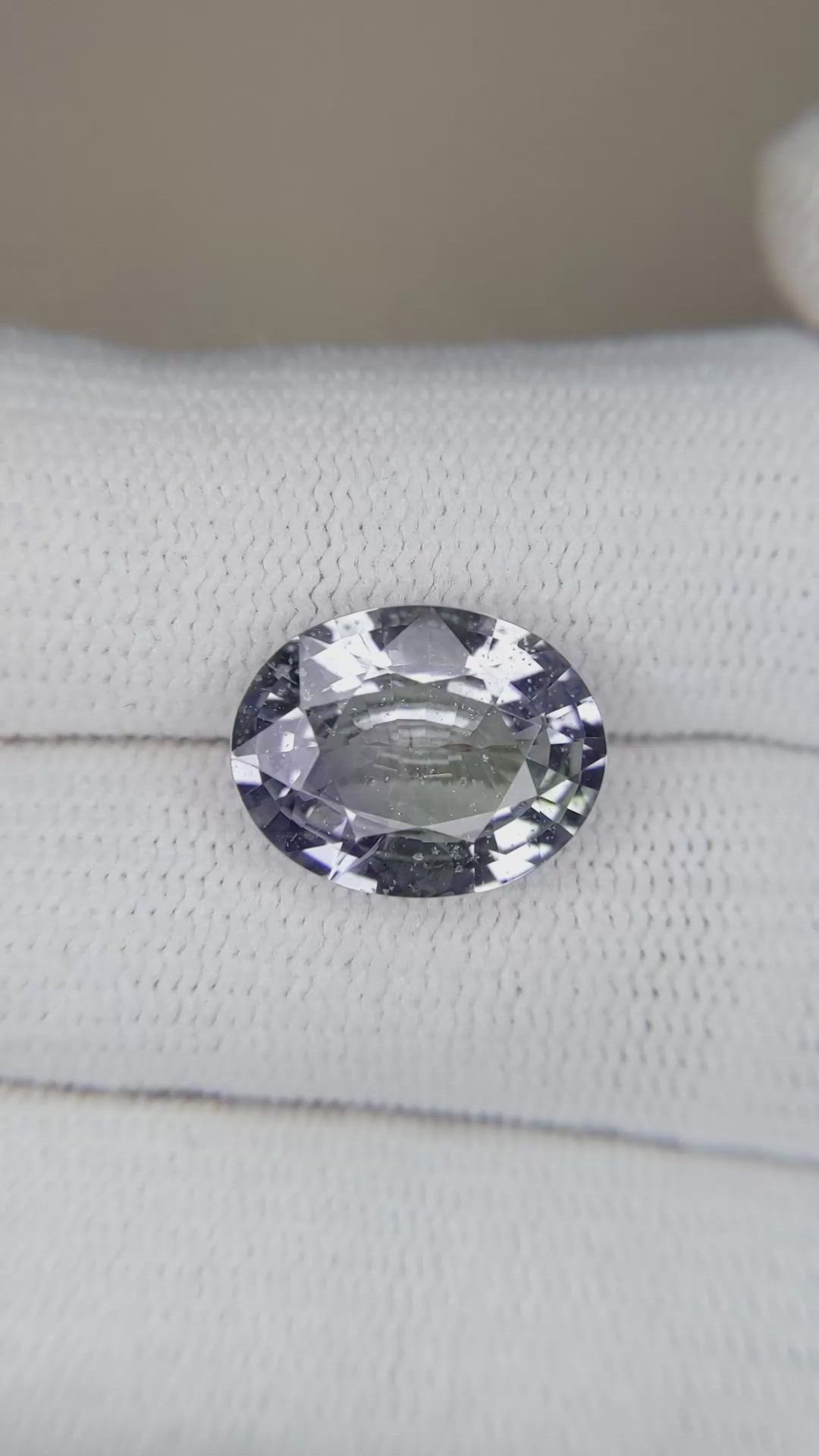 5.61 Ct. Grey Sapphire from Ceylon (Sri Lanka) Size Video