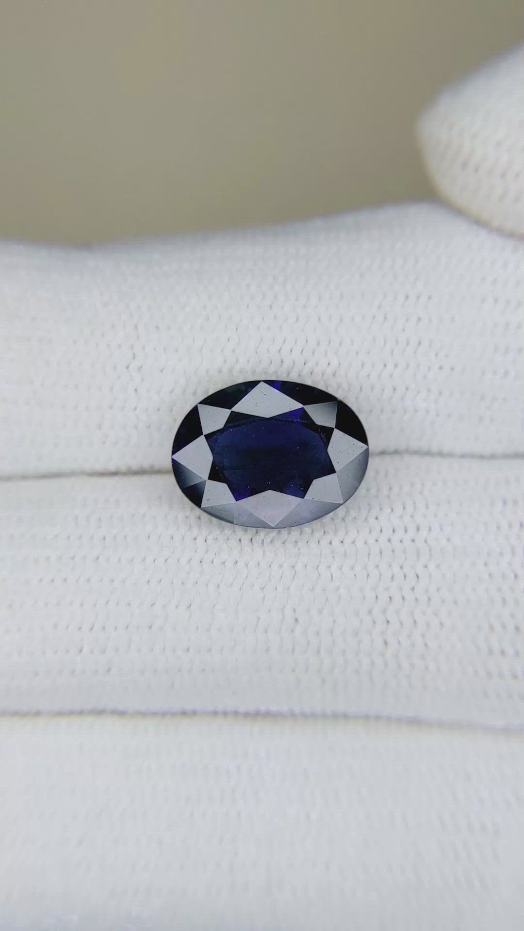 3.98 Ct. Blue Sapphire from Ceylon (Sri Lanka) Size Video
