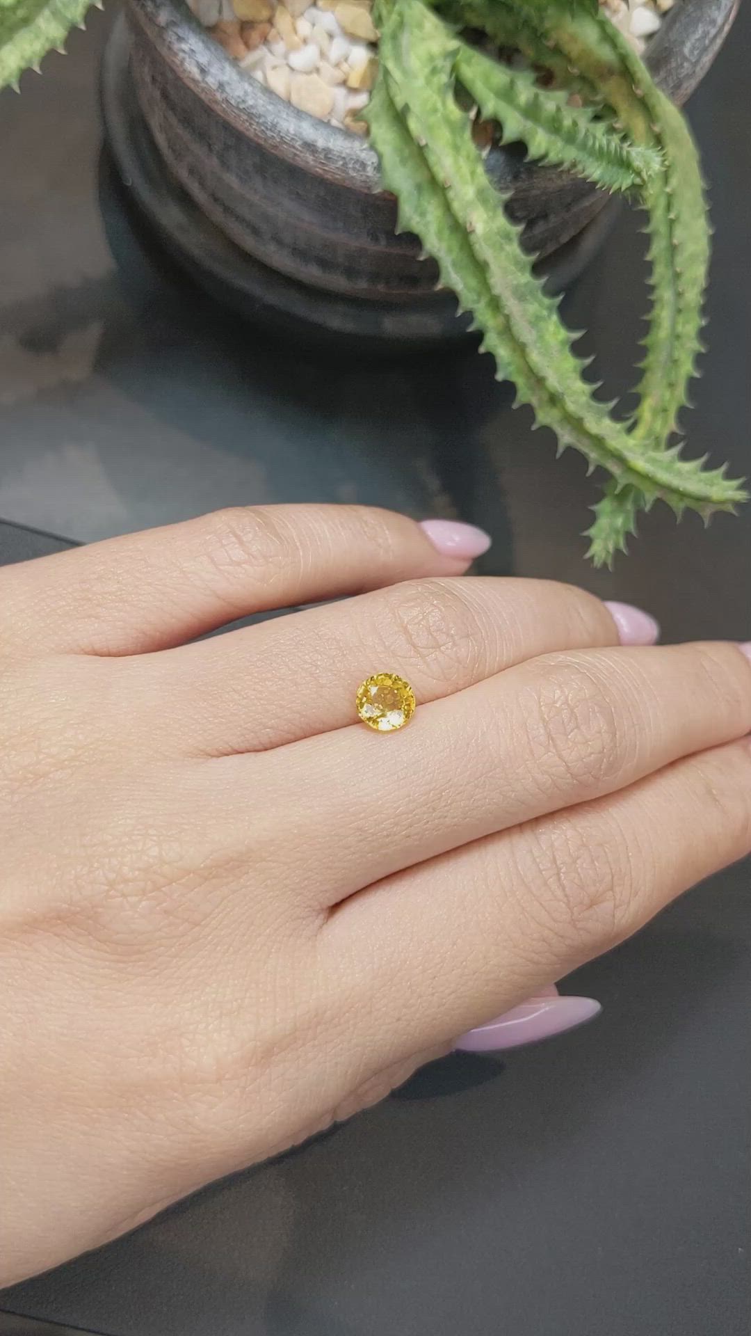 1.21 Ct. Yellow Sapphire from Ceylon (Sri Lanka) Size Video