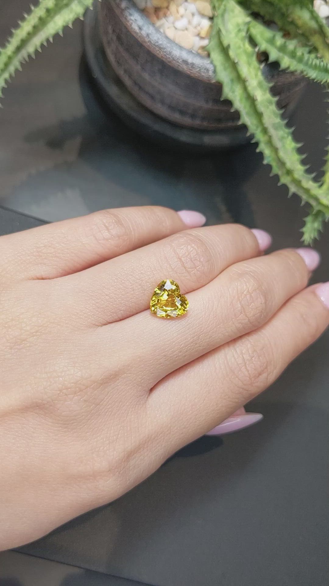 3.85 Ct. Yellowish Orange Sapphire from Ceylon (Sri Lanka) Size Video